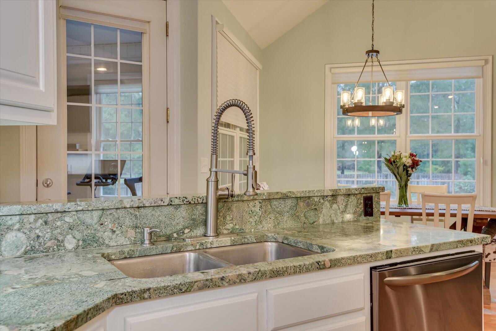 218 CRESTRIDGE Drive