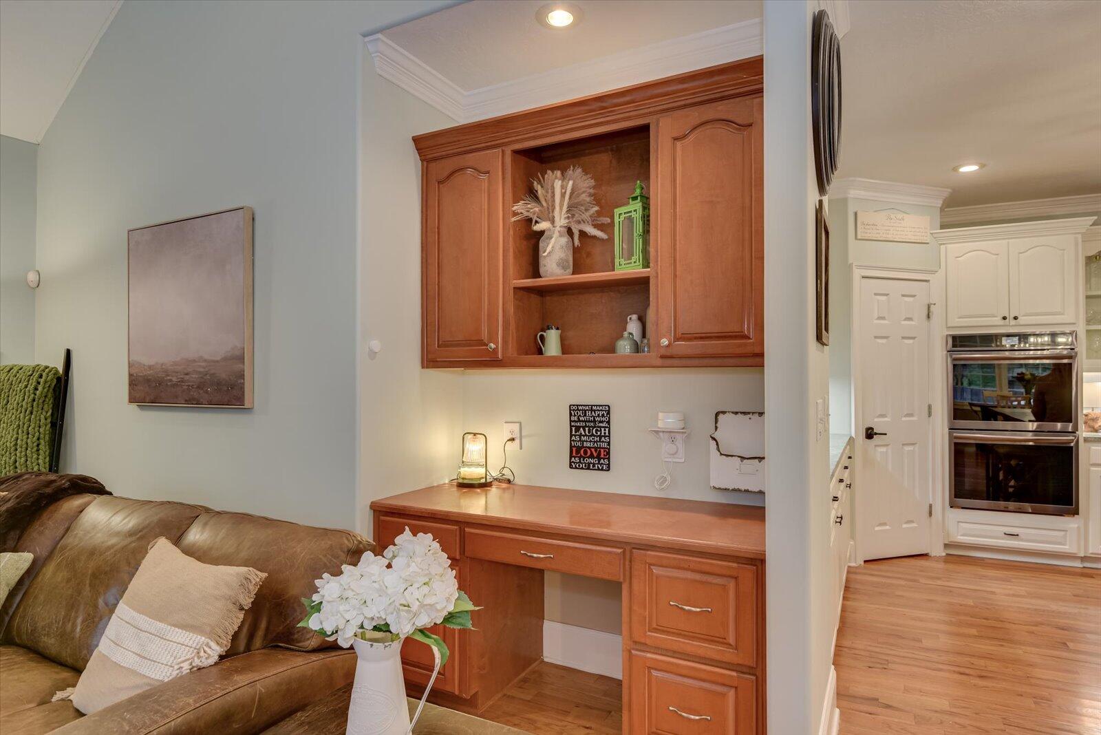 218 CRESTRIDGE Drive