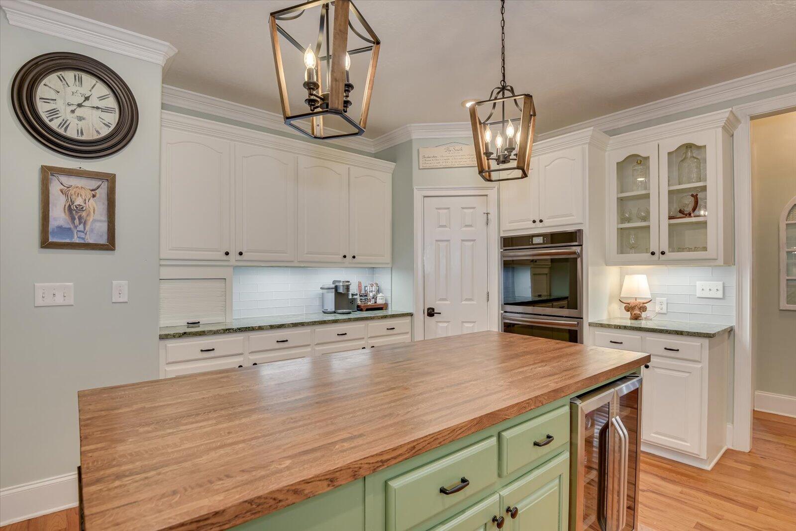 218 CRESTRIDGE Drive