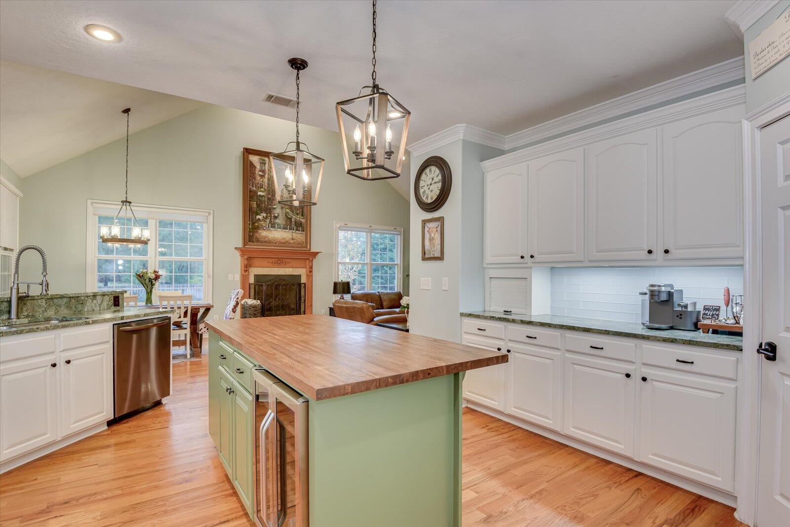 218 CRESTRIDGE Drive