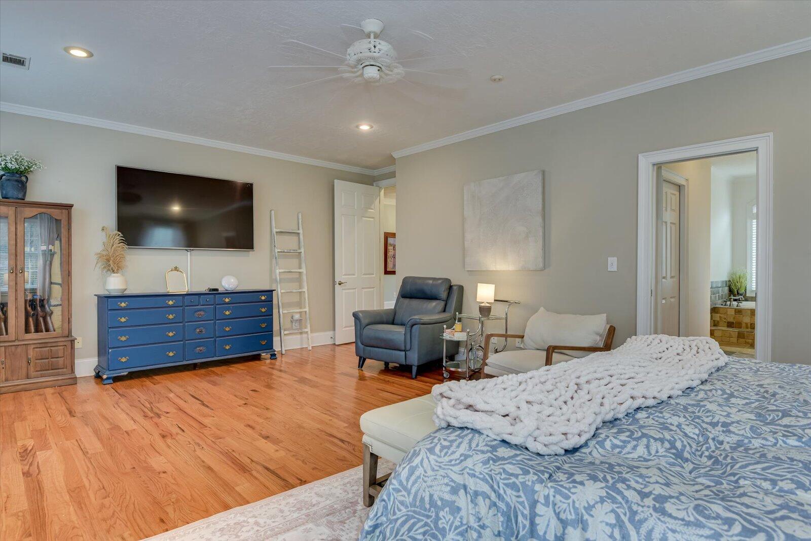 218 CRESTRIDGE Drive