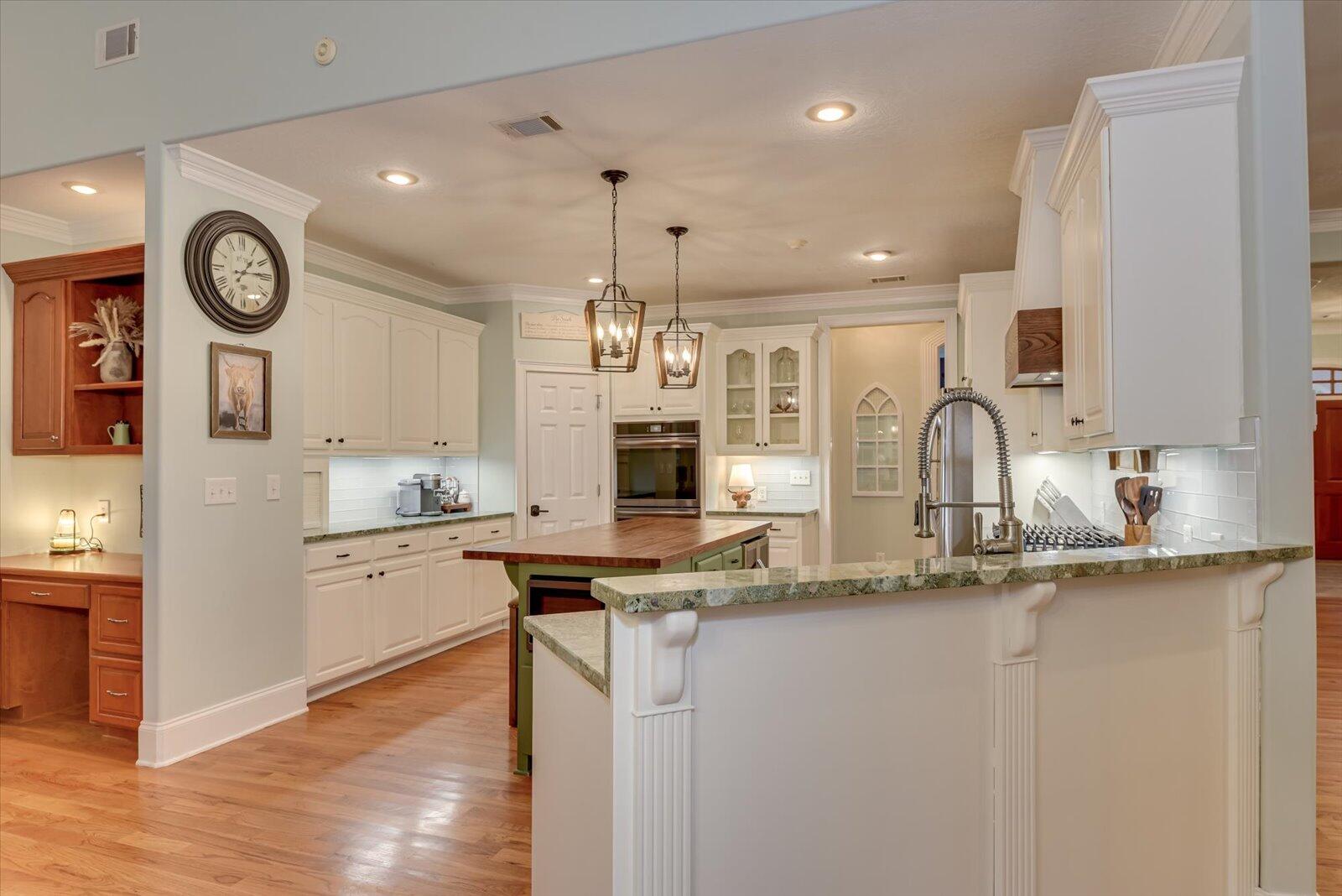 218 CRESTRIDGE Drive