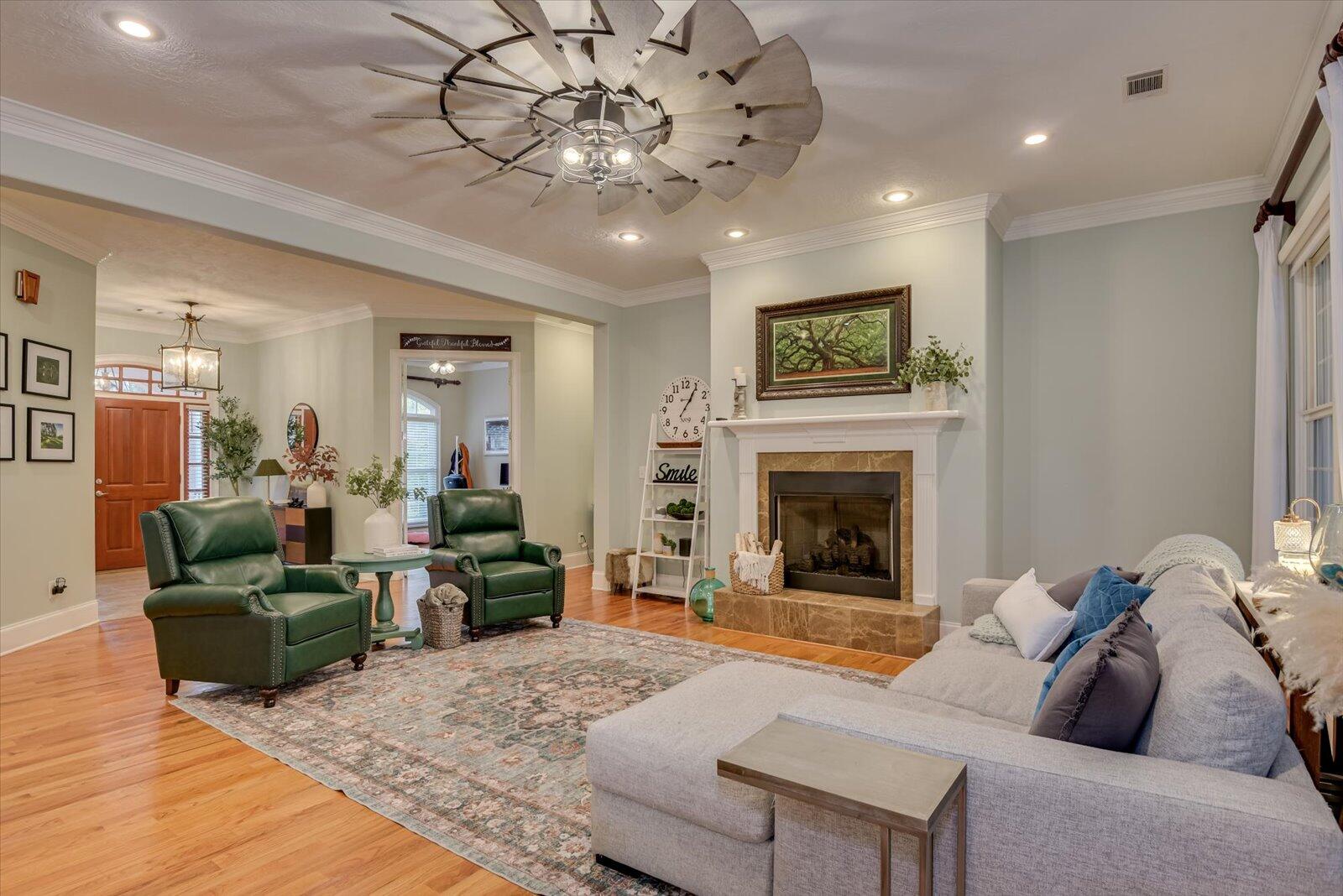 218 CRESTRIDGE Drive