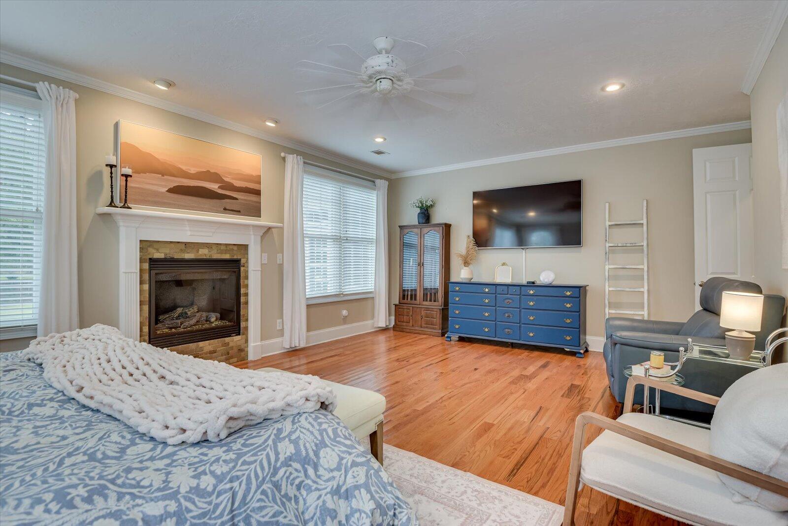 218 CRESTRIDGE Drive