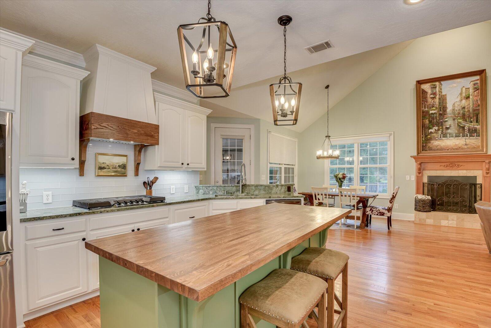 218 CRESTRIDGE Drive