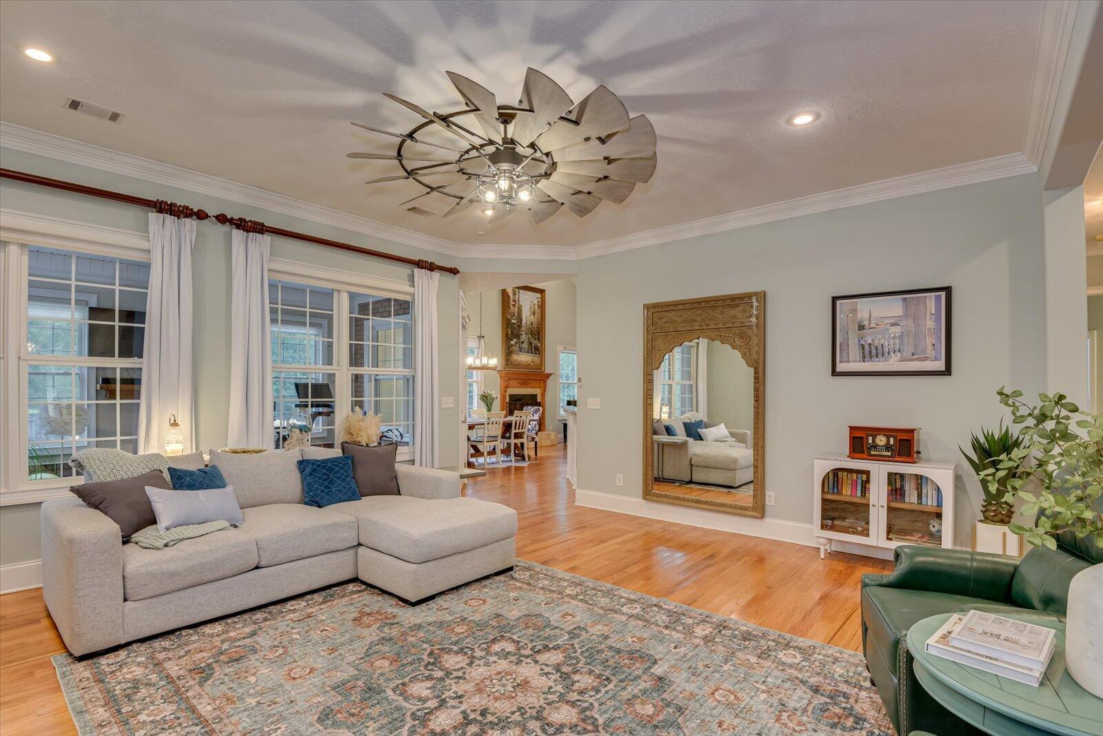 218 CRESTRIDGE Drive