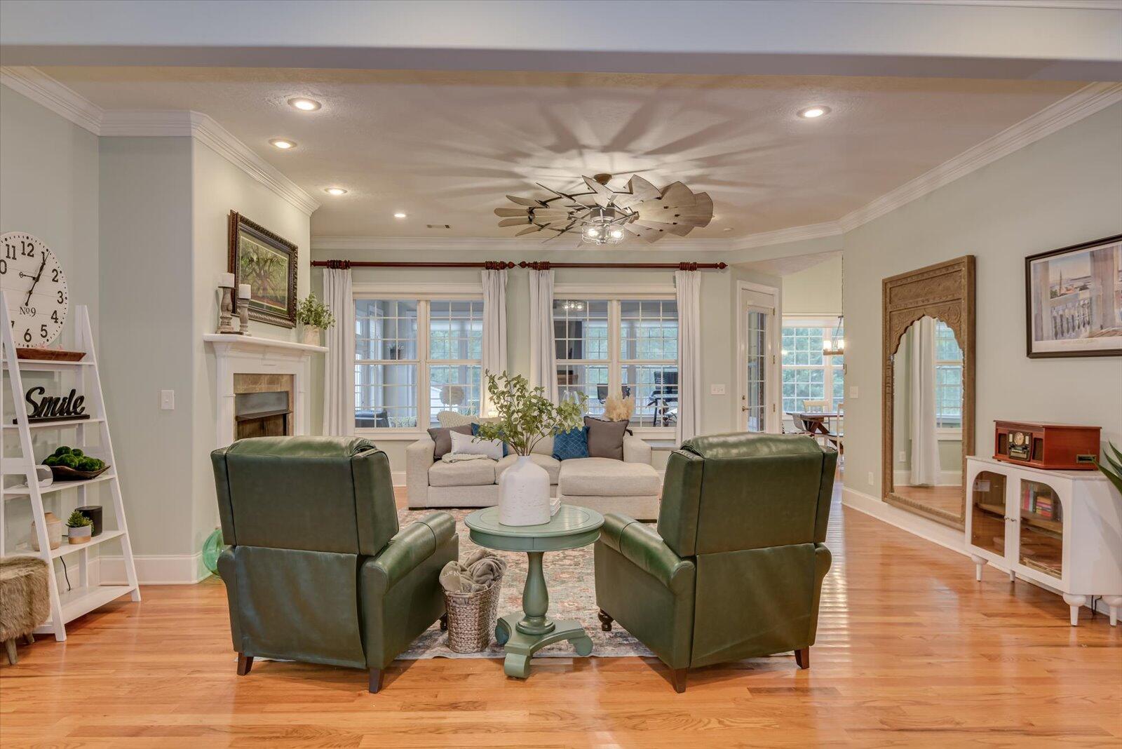 218 CRESTRIDGE Drive