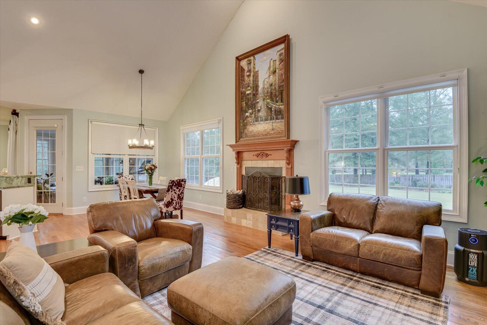 218 CRESTRIDGE Drive