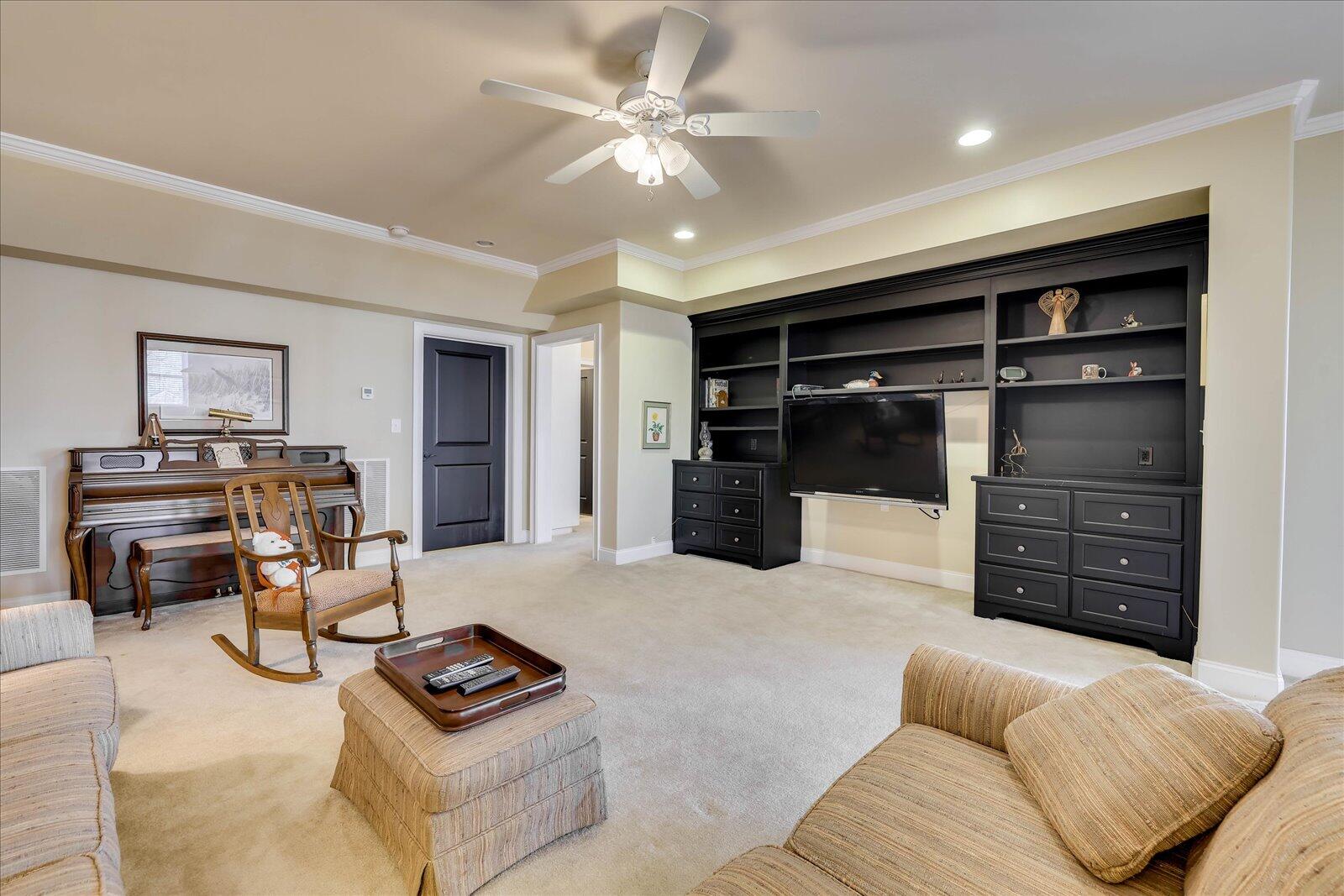 250 CRESTRIDGE Drive