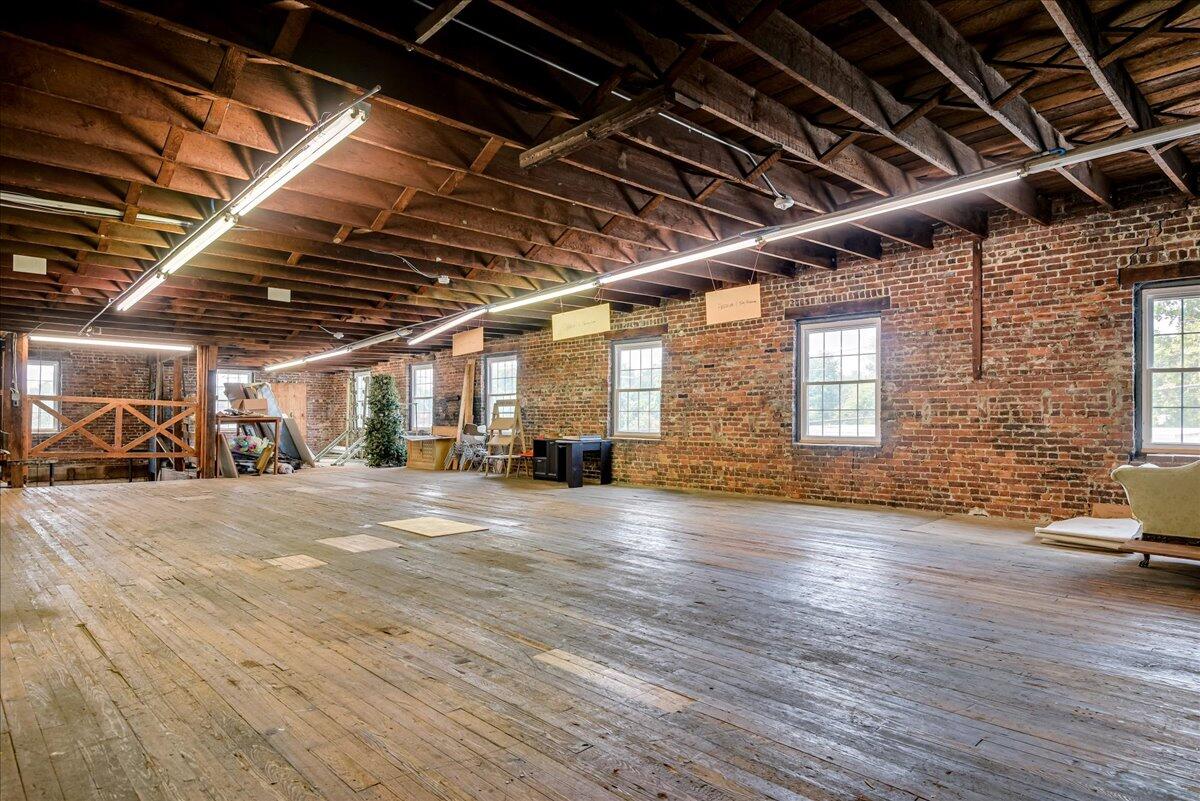 114 W 6TH Street