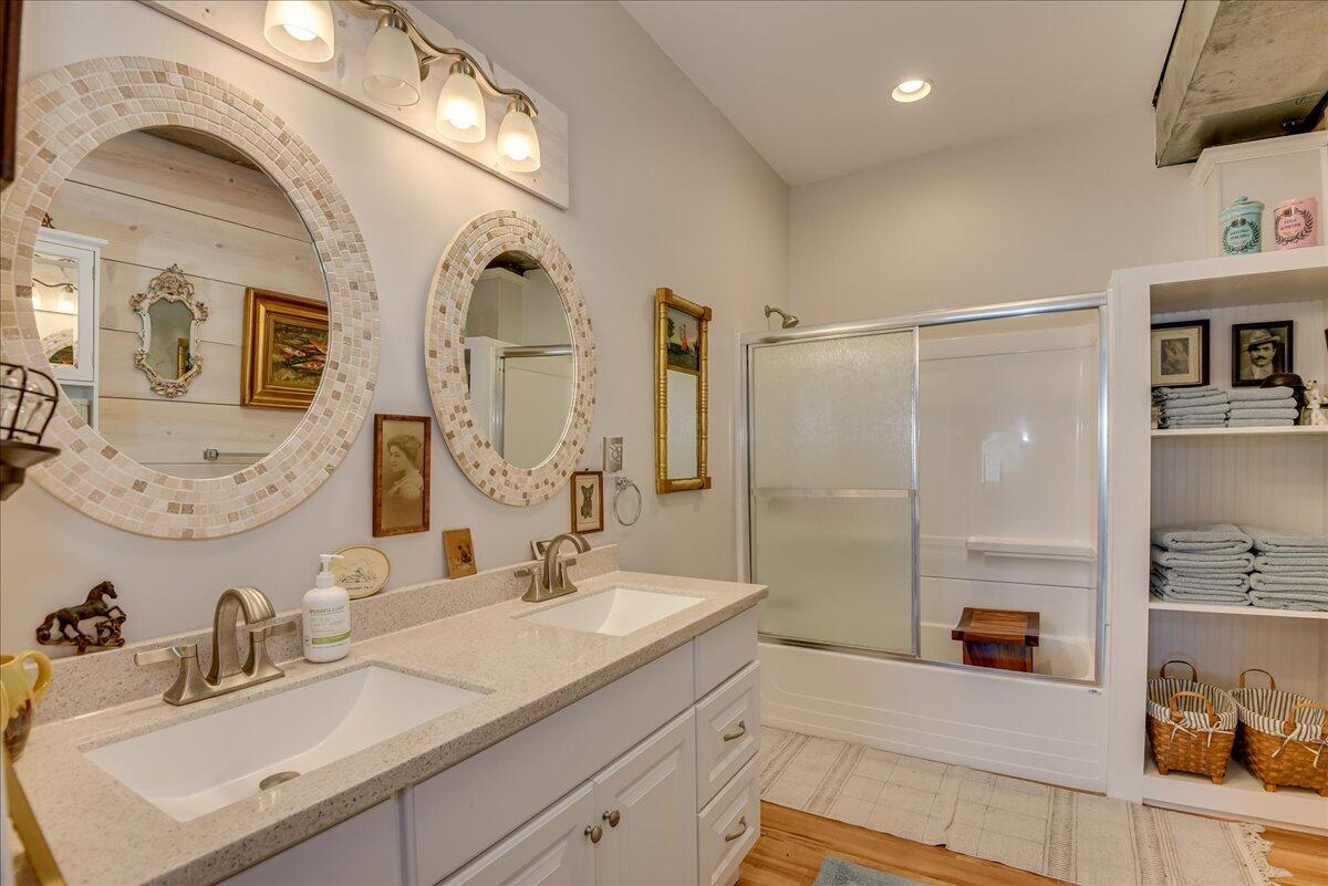 114 W 6TH Street