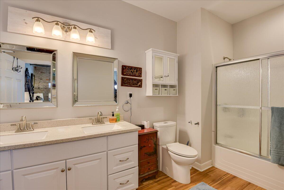 114 W 6TH Street