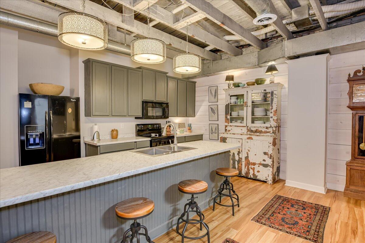 114 W 6TH Street