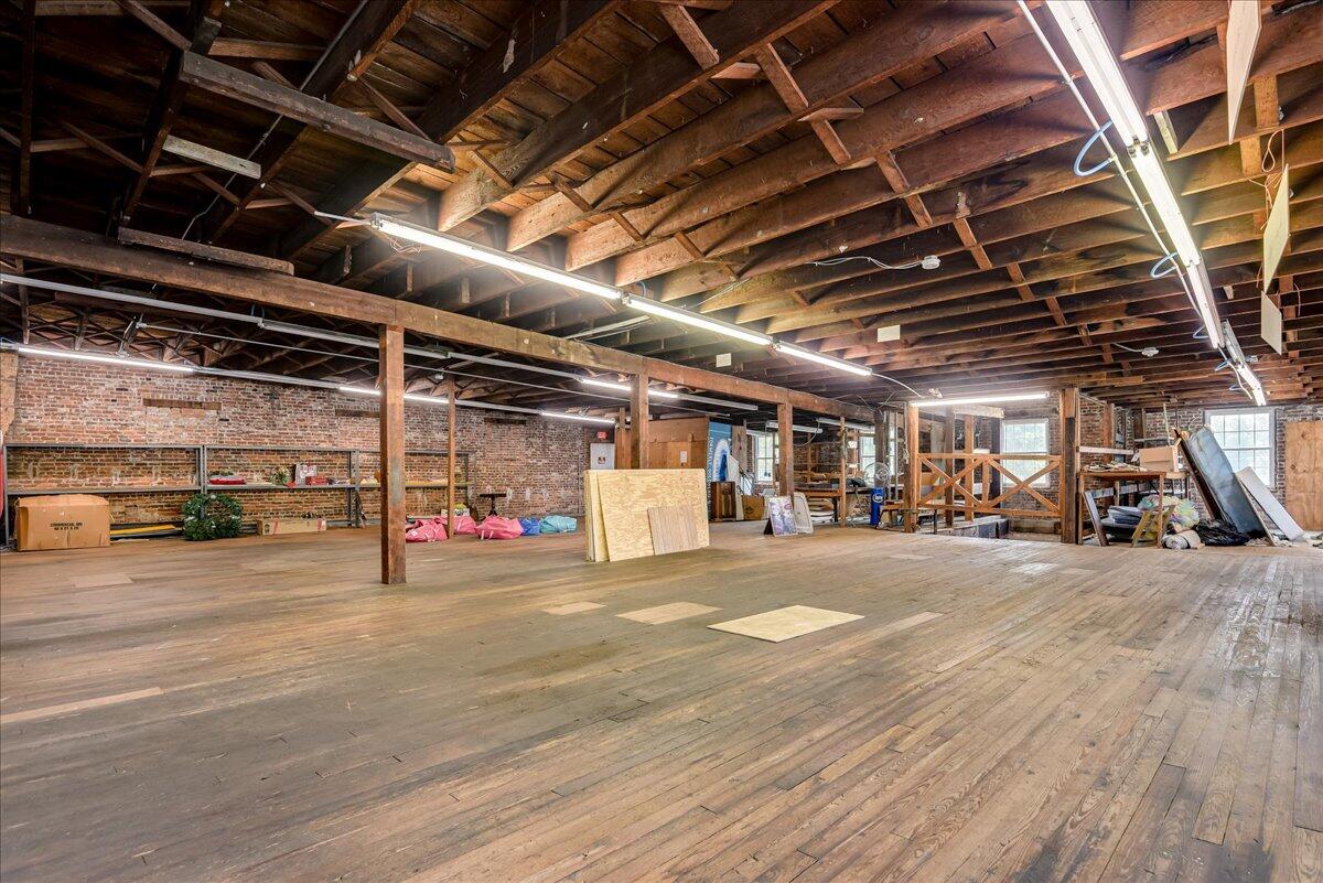 114 W 6TH Street
