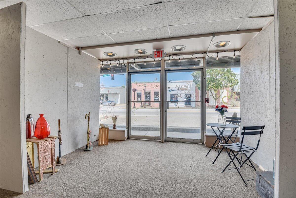 114 W 6TH Street