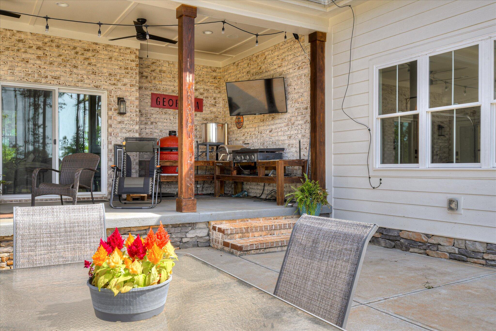 1403 SPREAD OAK Road