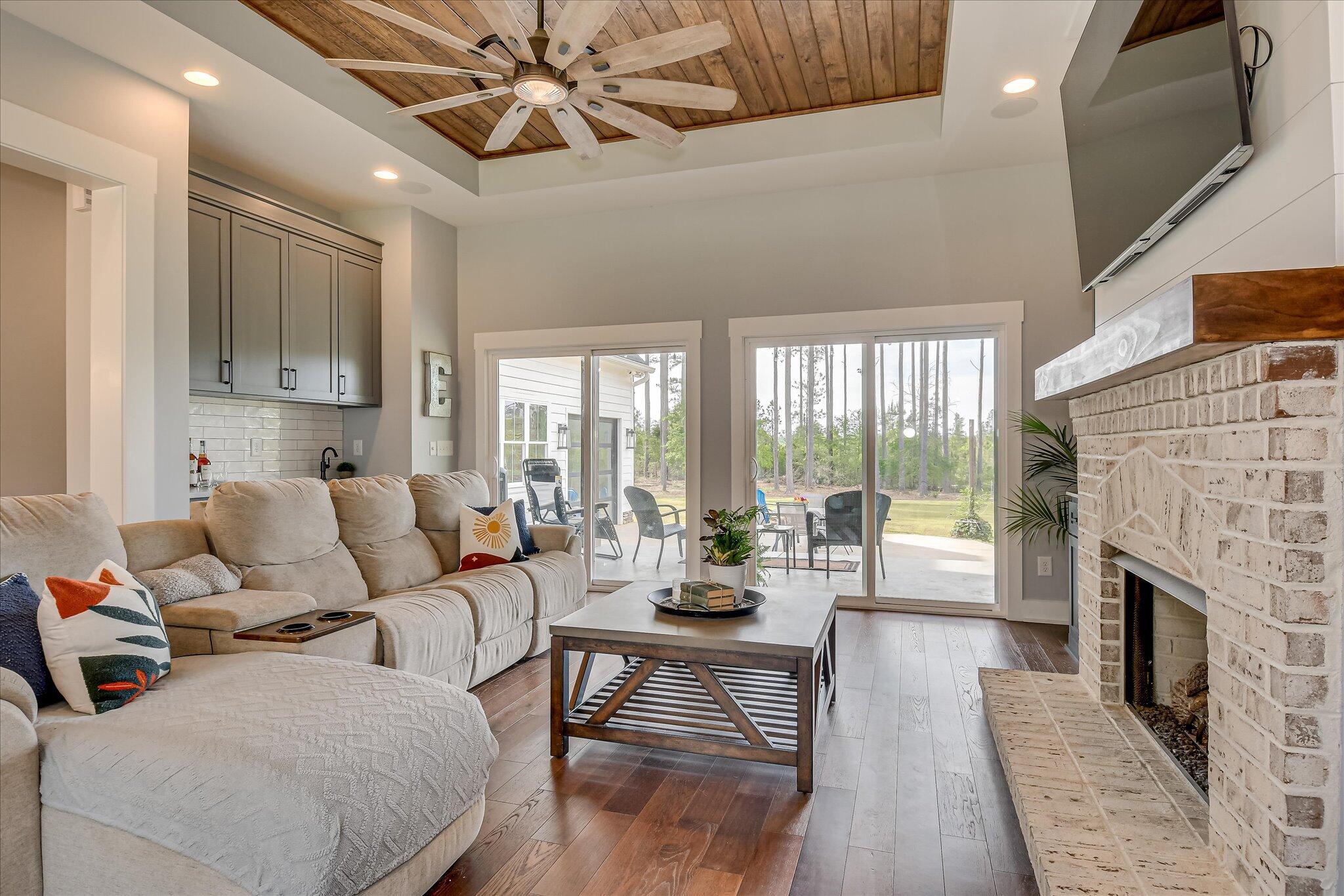 1403 SPREAD OAK Road