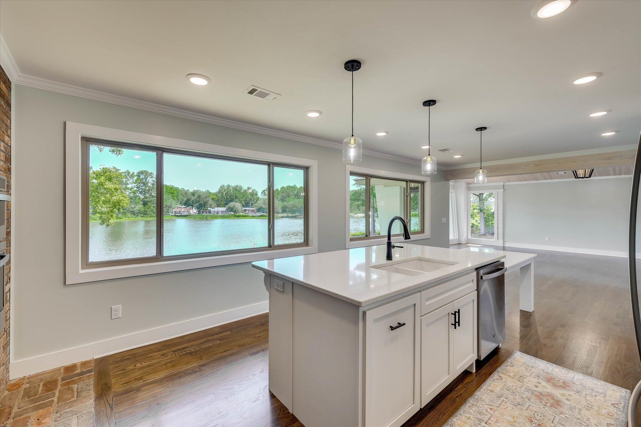 118 Lake Bluff Drive