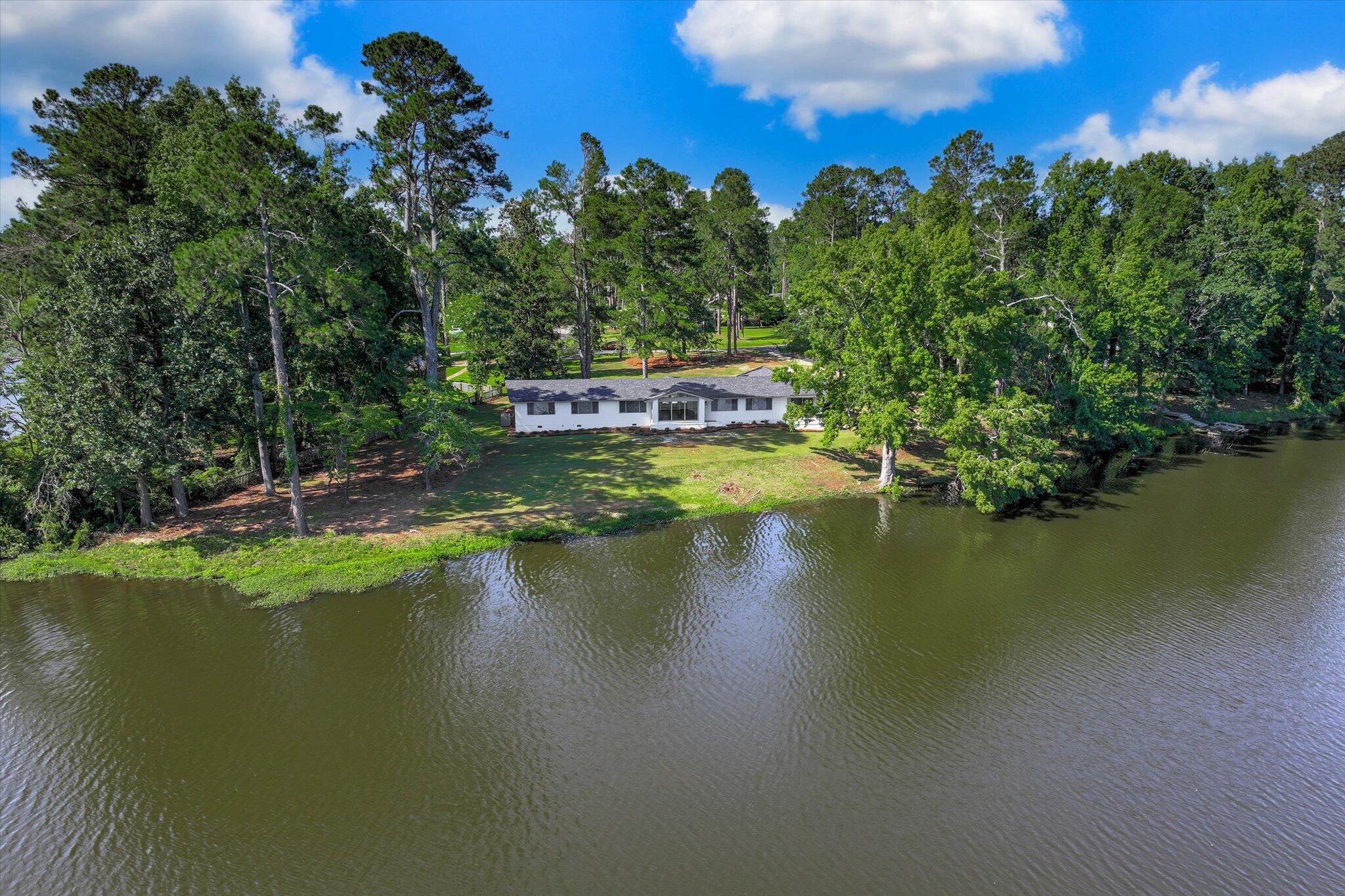 118 Lake Bluff Drive