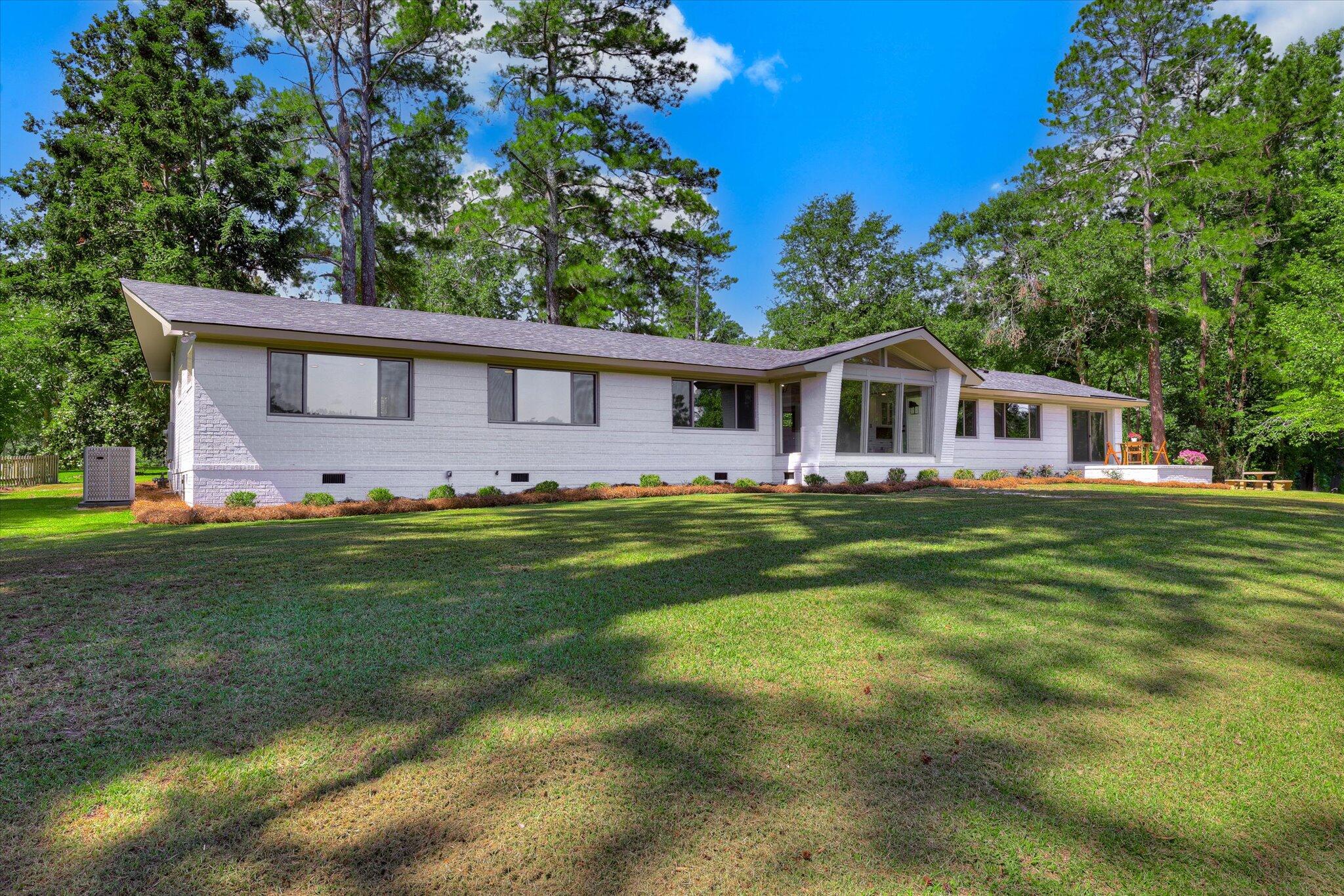 118 Lake Bluff Drive