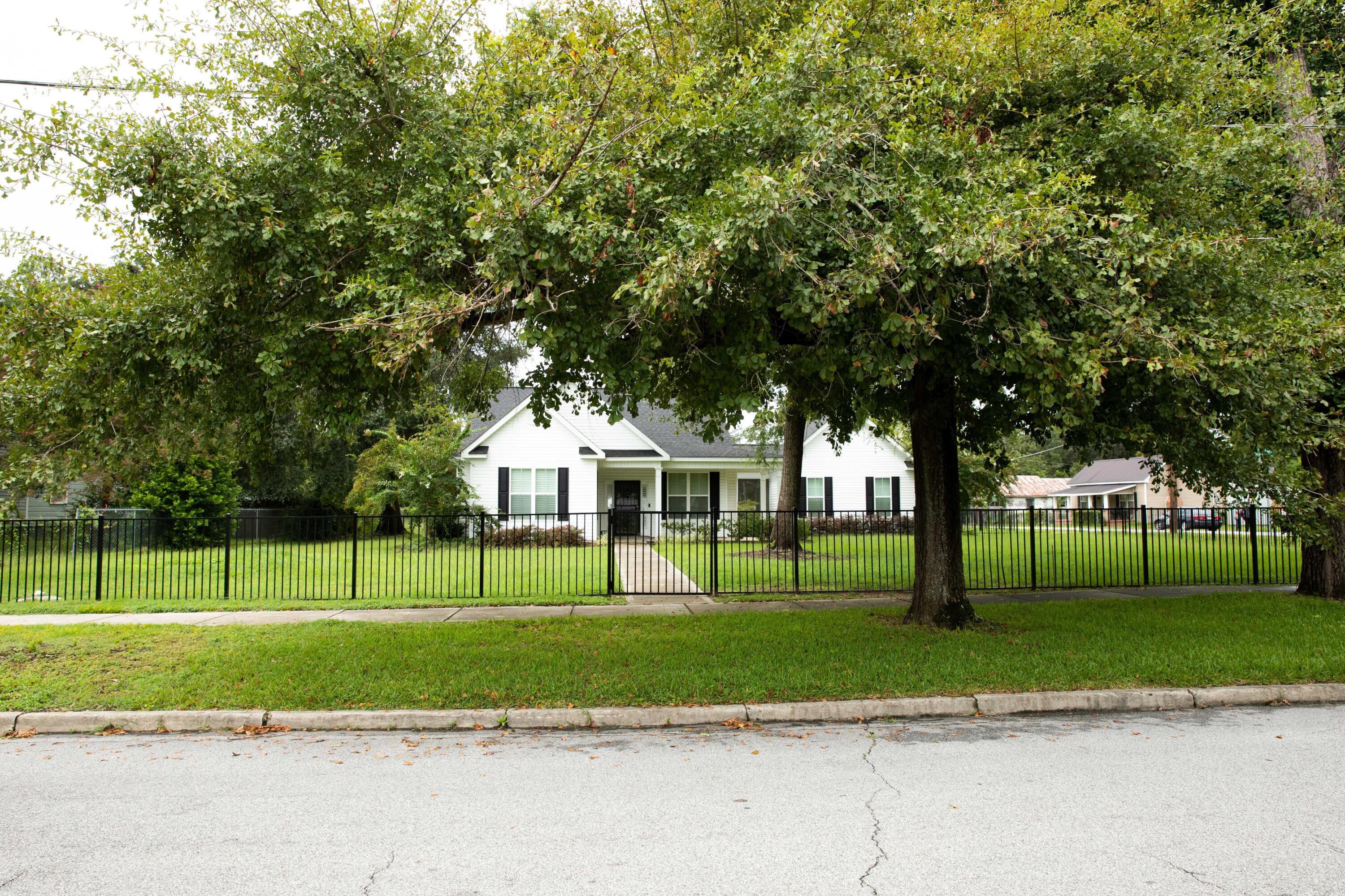 855 Academy Avenue, Waynesboro