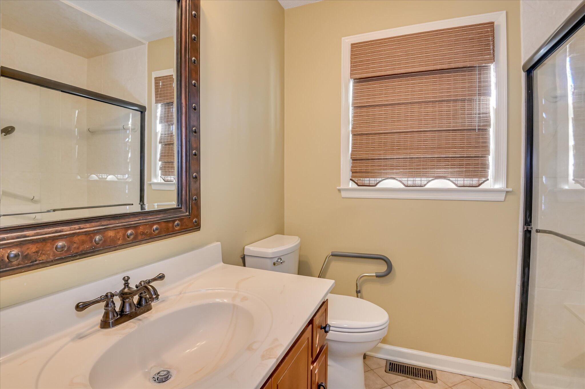 212 Oak Lane, Waynesboro