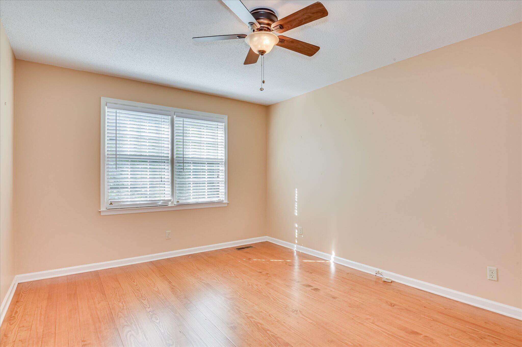 212 Oak Lane, Waynesboro