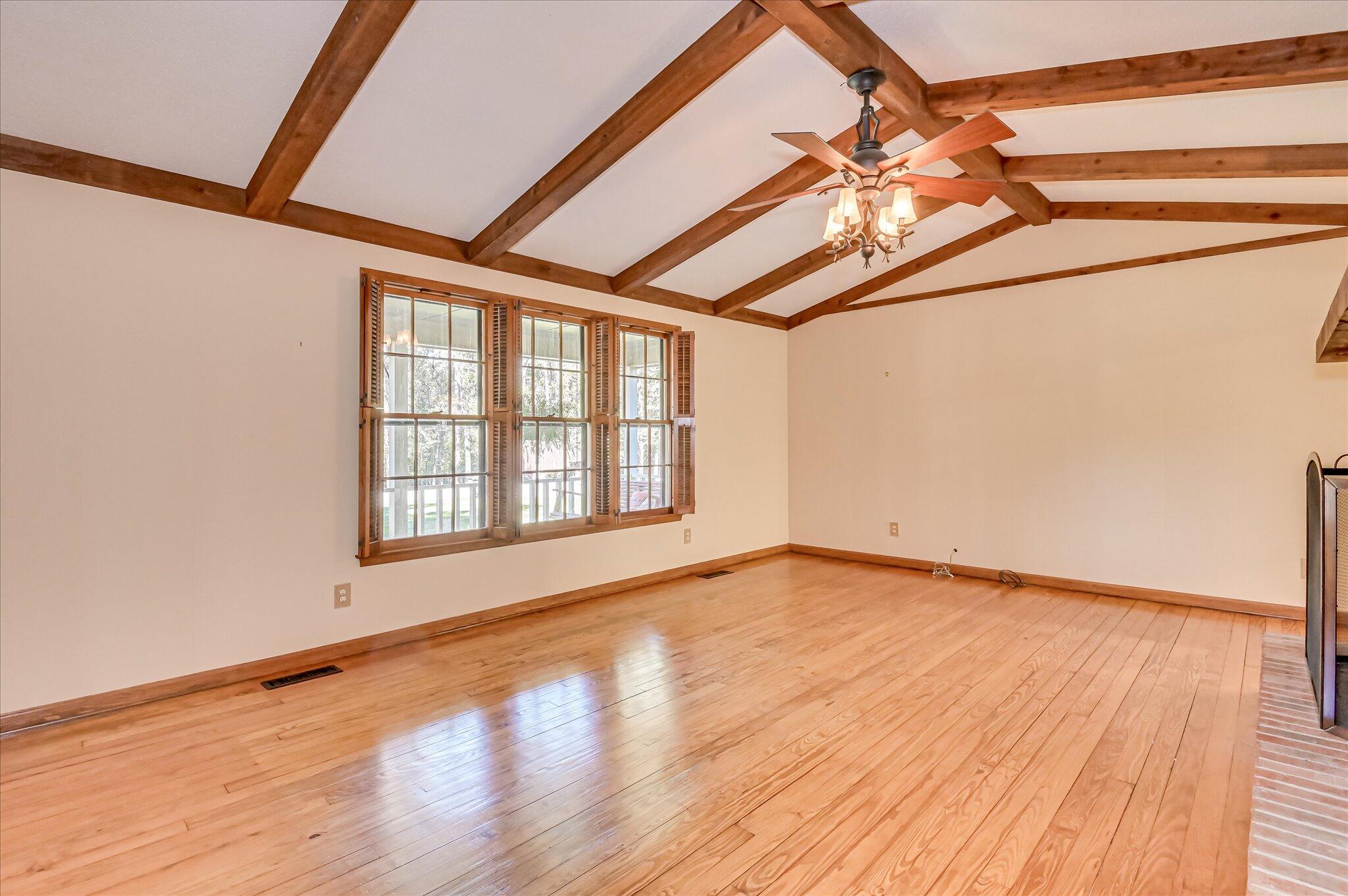 212 Oak Lane, Waynesboro