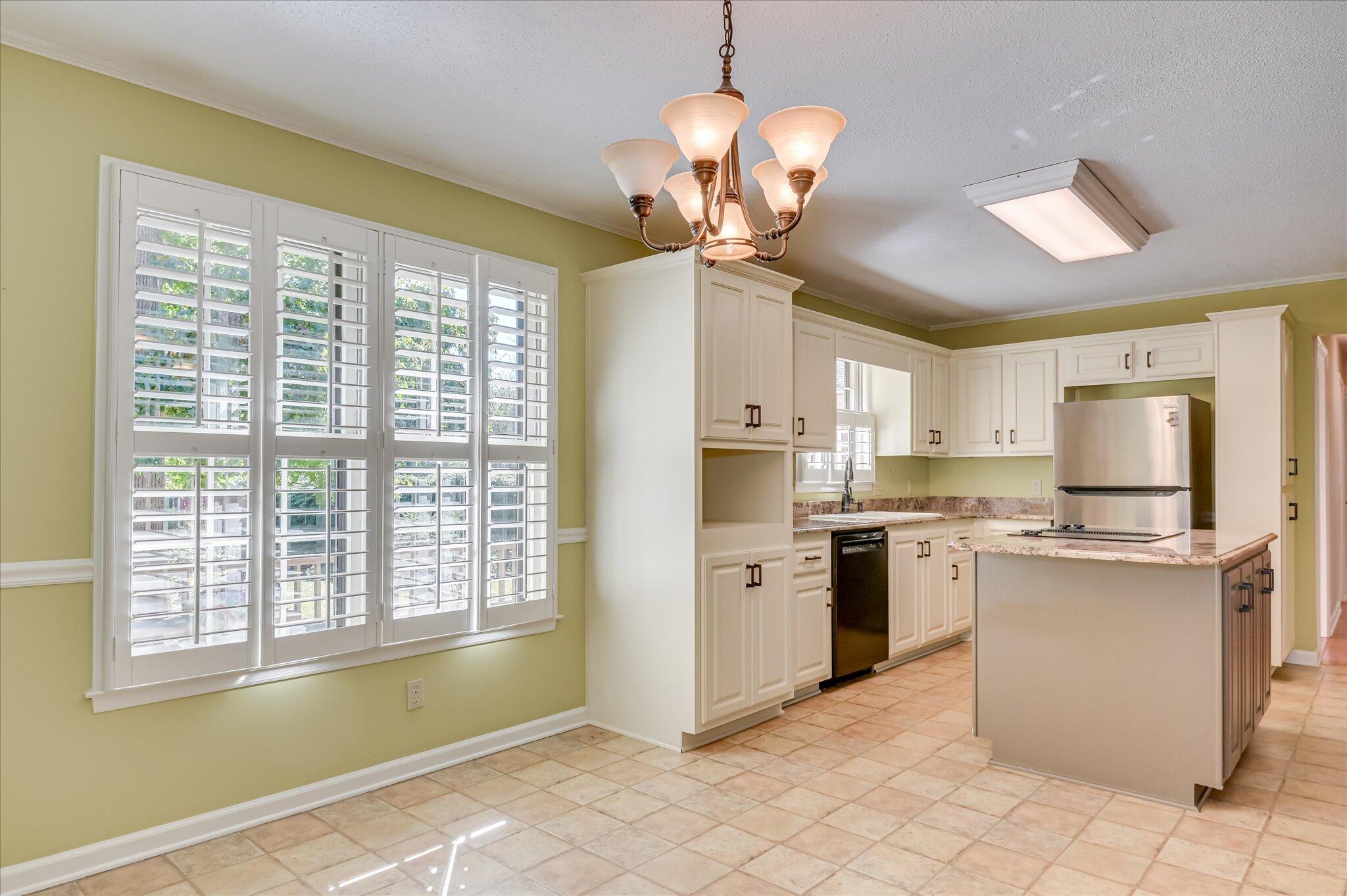 212 Oak Lane, Waynesboro