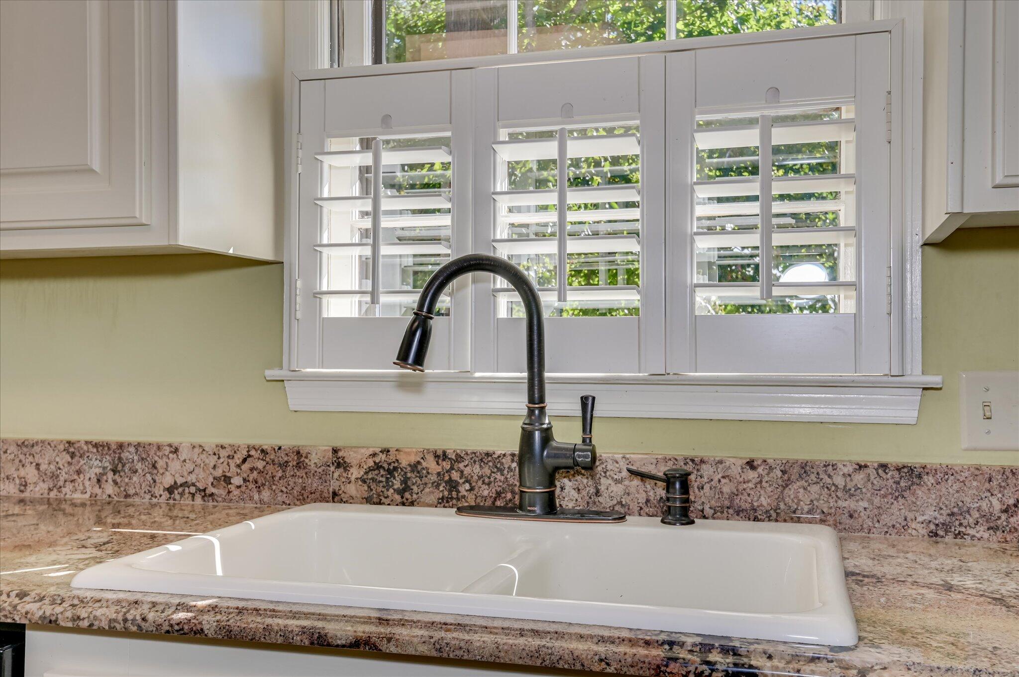 212 Oak Lane, Waynesboro