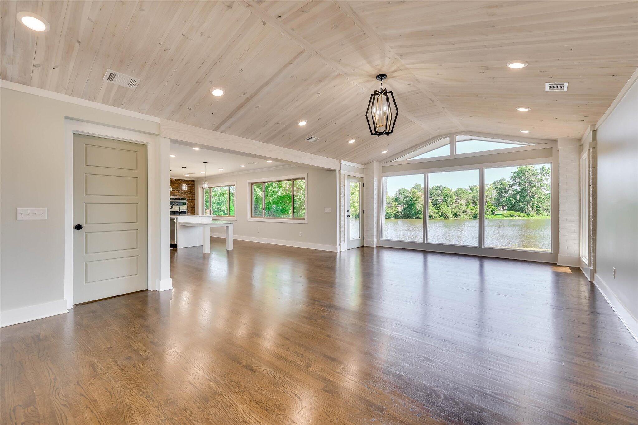 118 Lake Bluff Drive