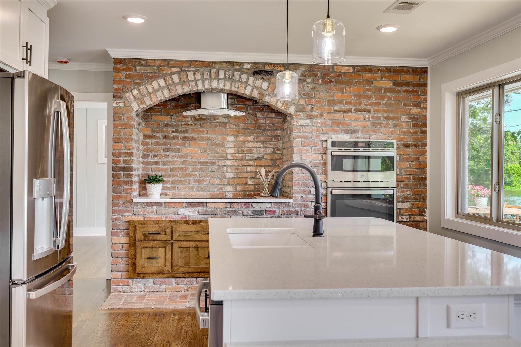 118 Lake Bluff Drive