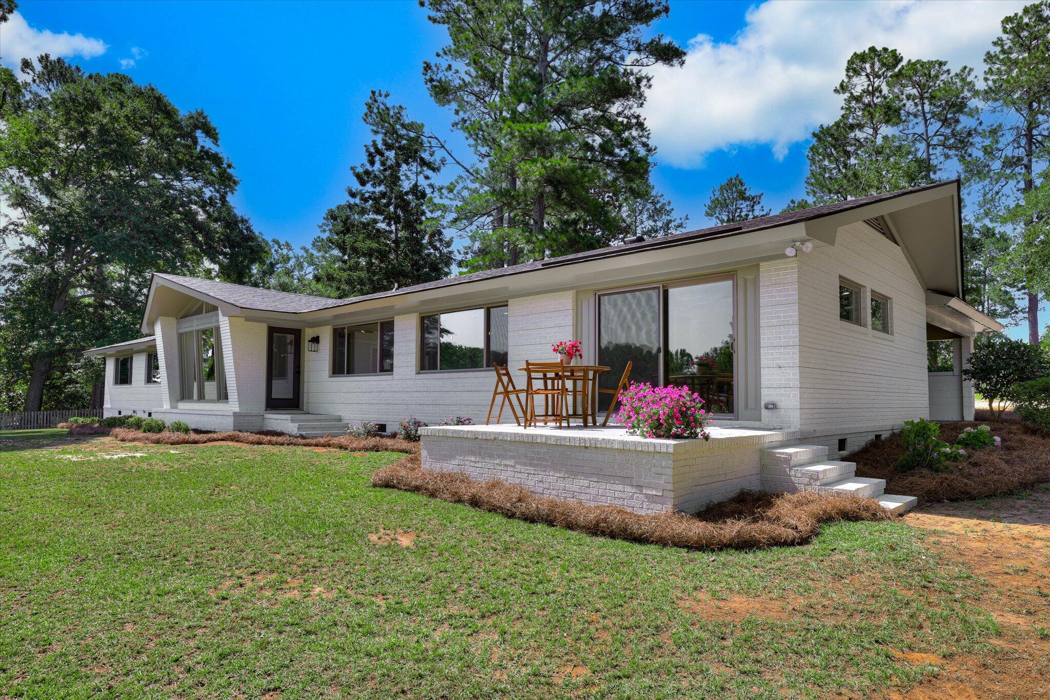 118 Lake Bluff Drive