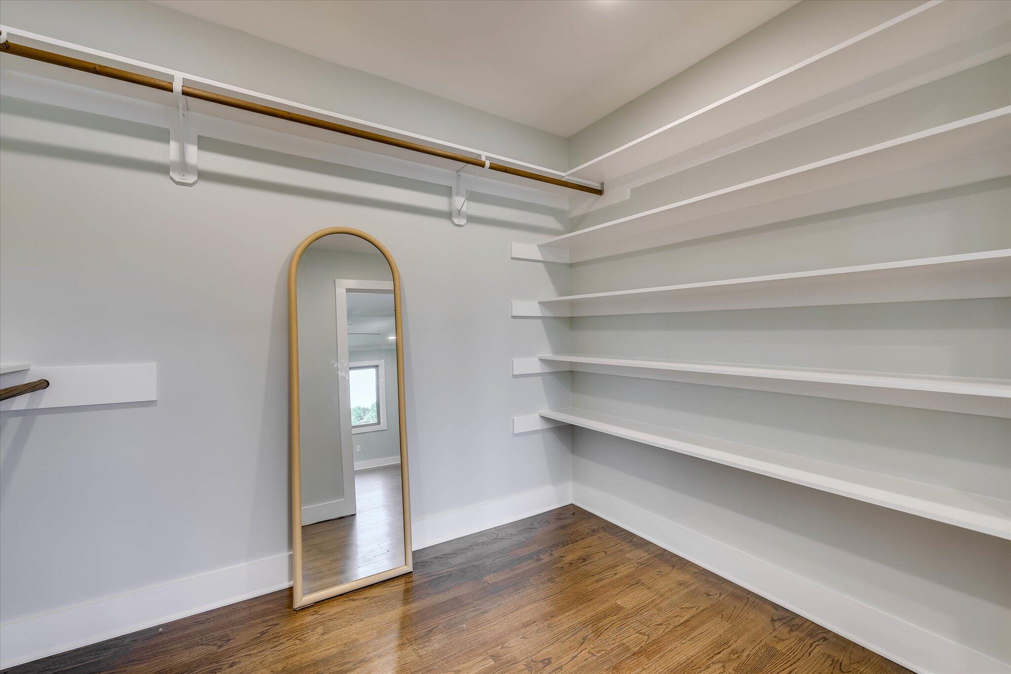 118 Lake Bluff Drive