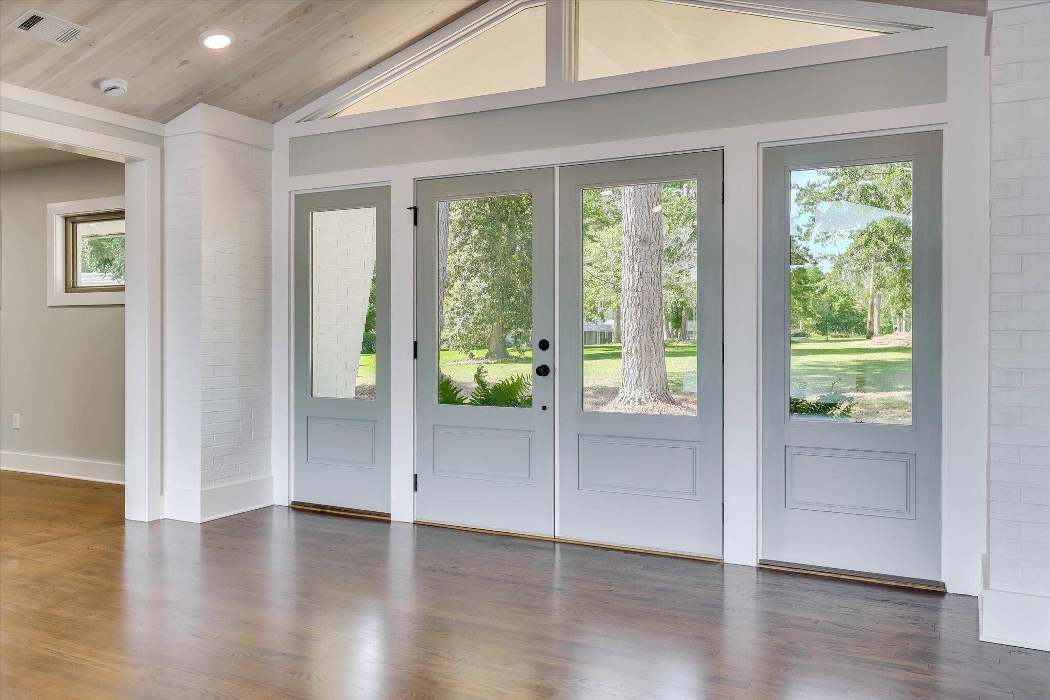 118 Lake Bluff Drive