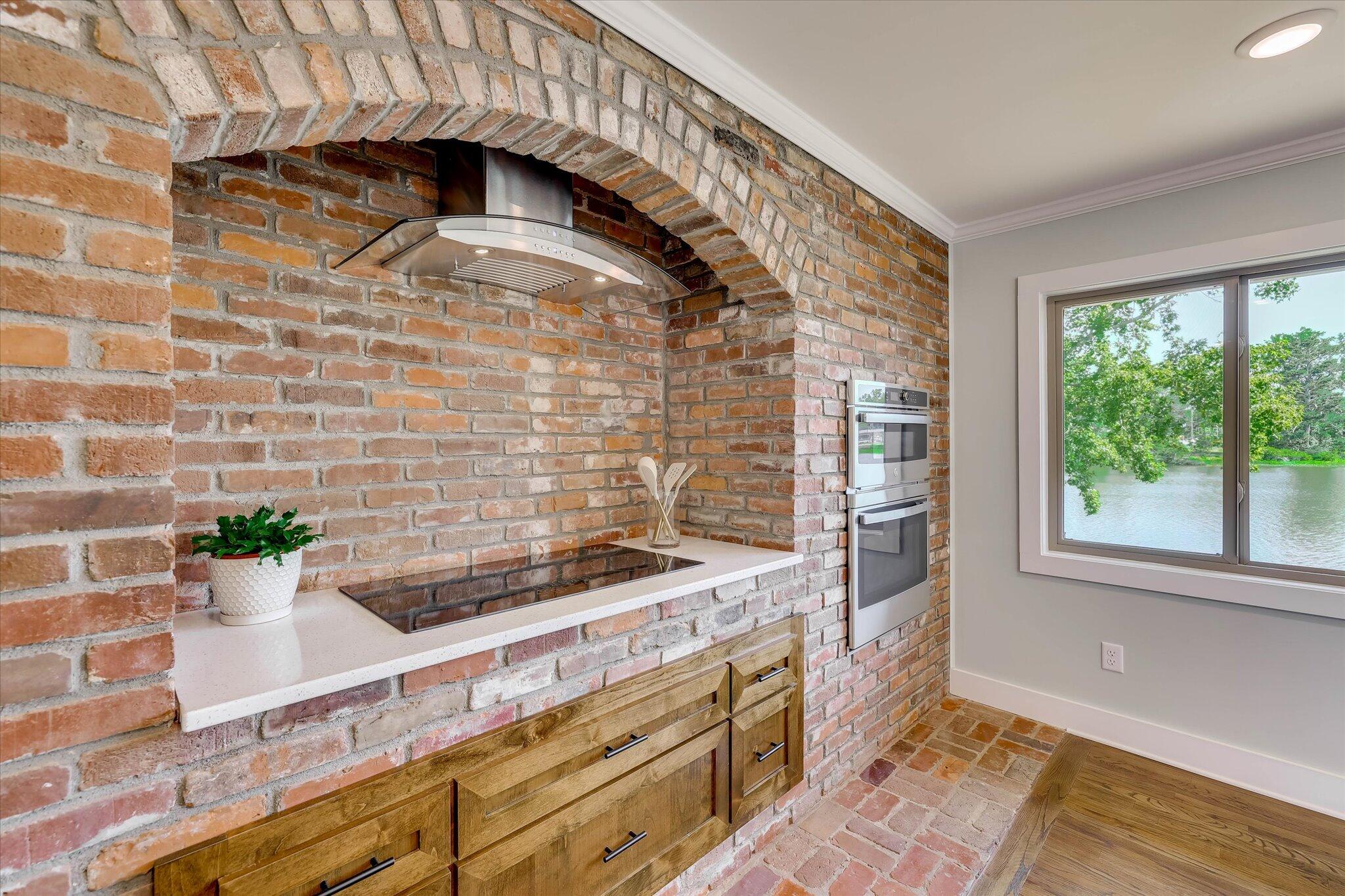 118 Lake Bluff Drive