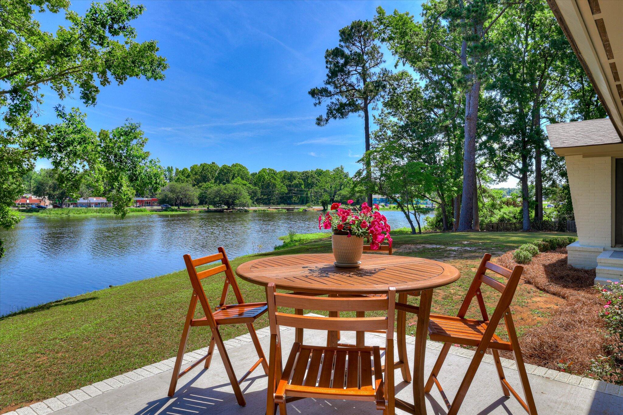 118 Lake Bluff Drive