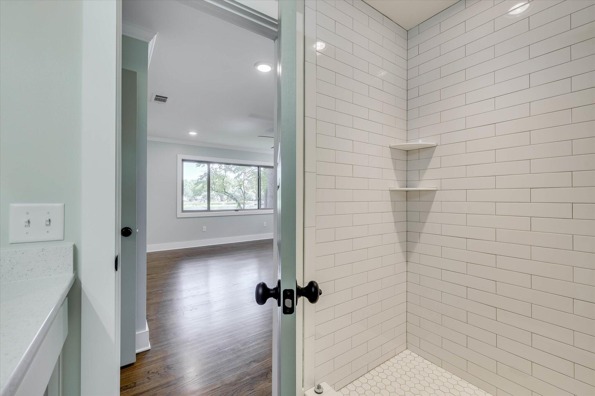 118 Lake Bluff Drive