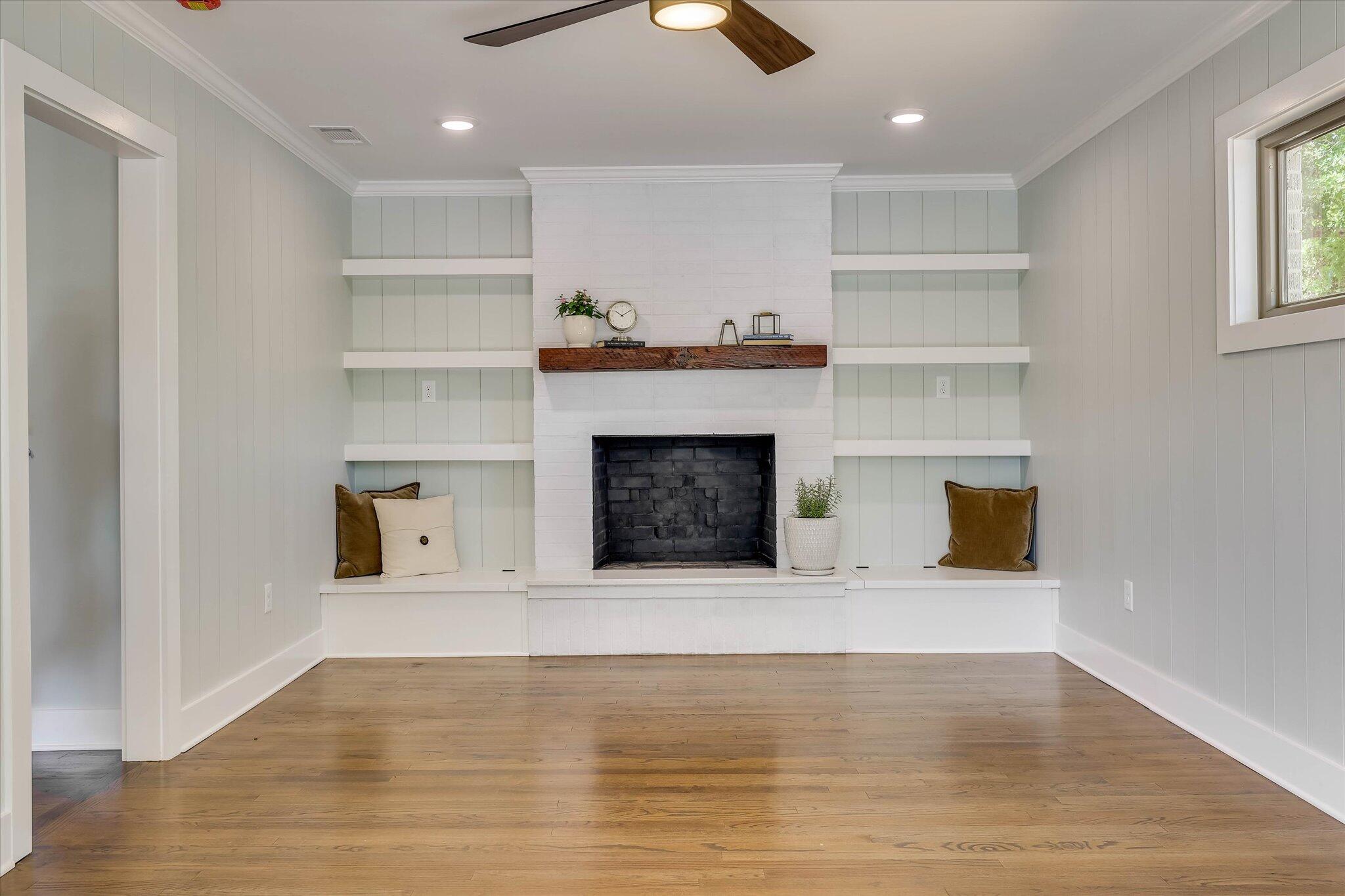 118 Lake Bluff Drive