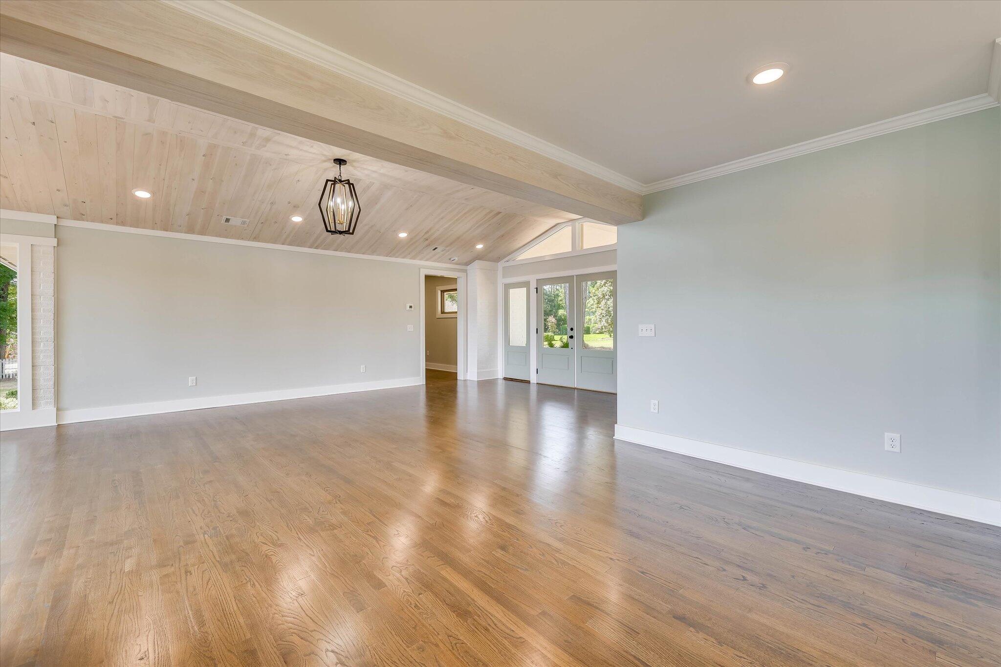 118 Lake Bluff Drive