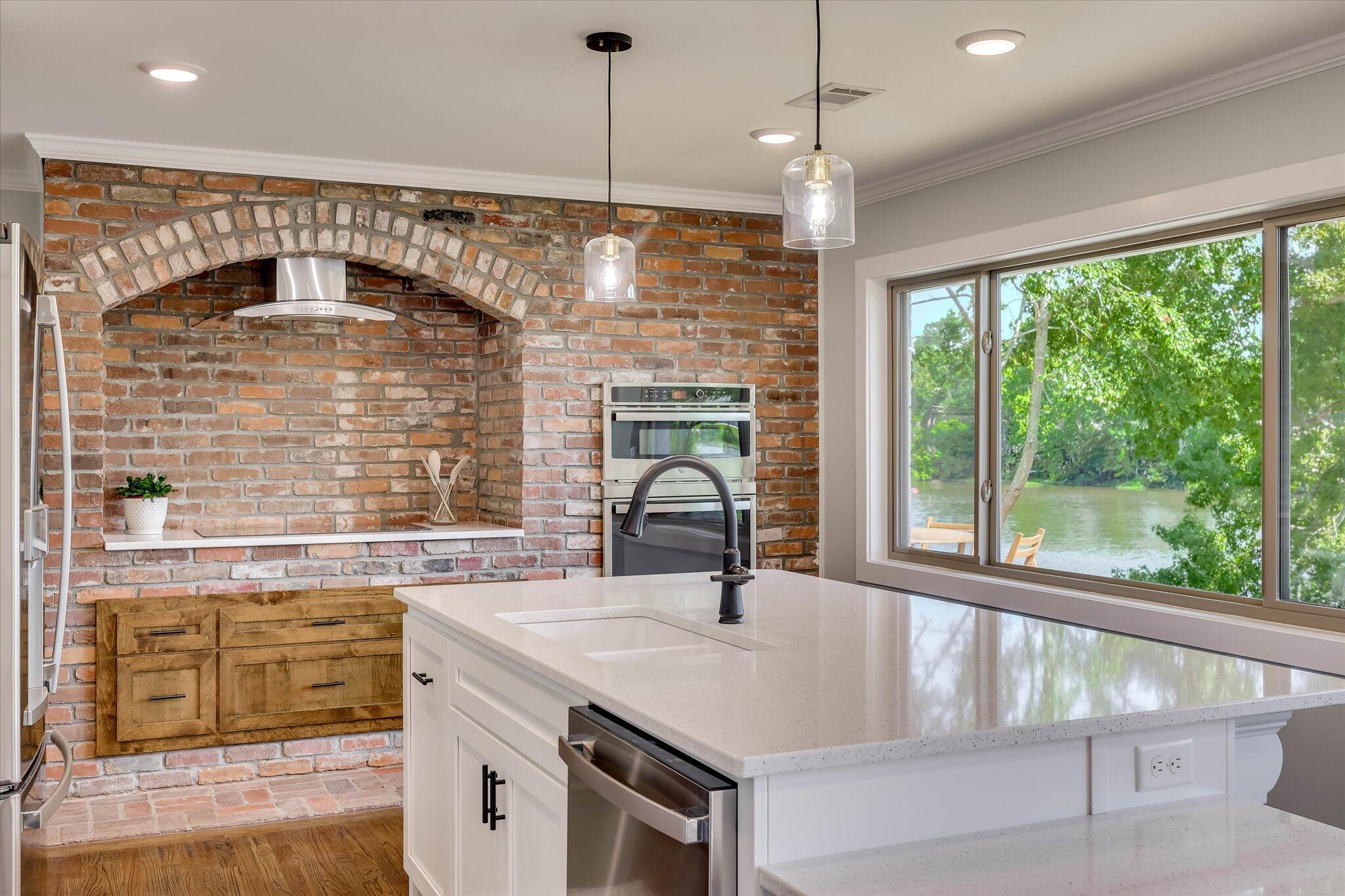 118 Lake Bluff Drive