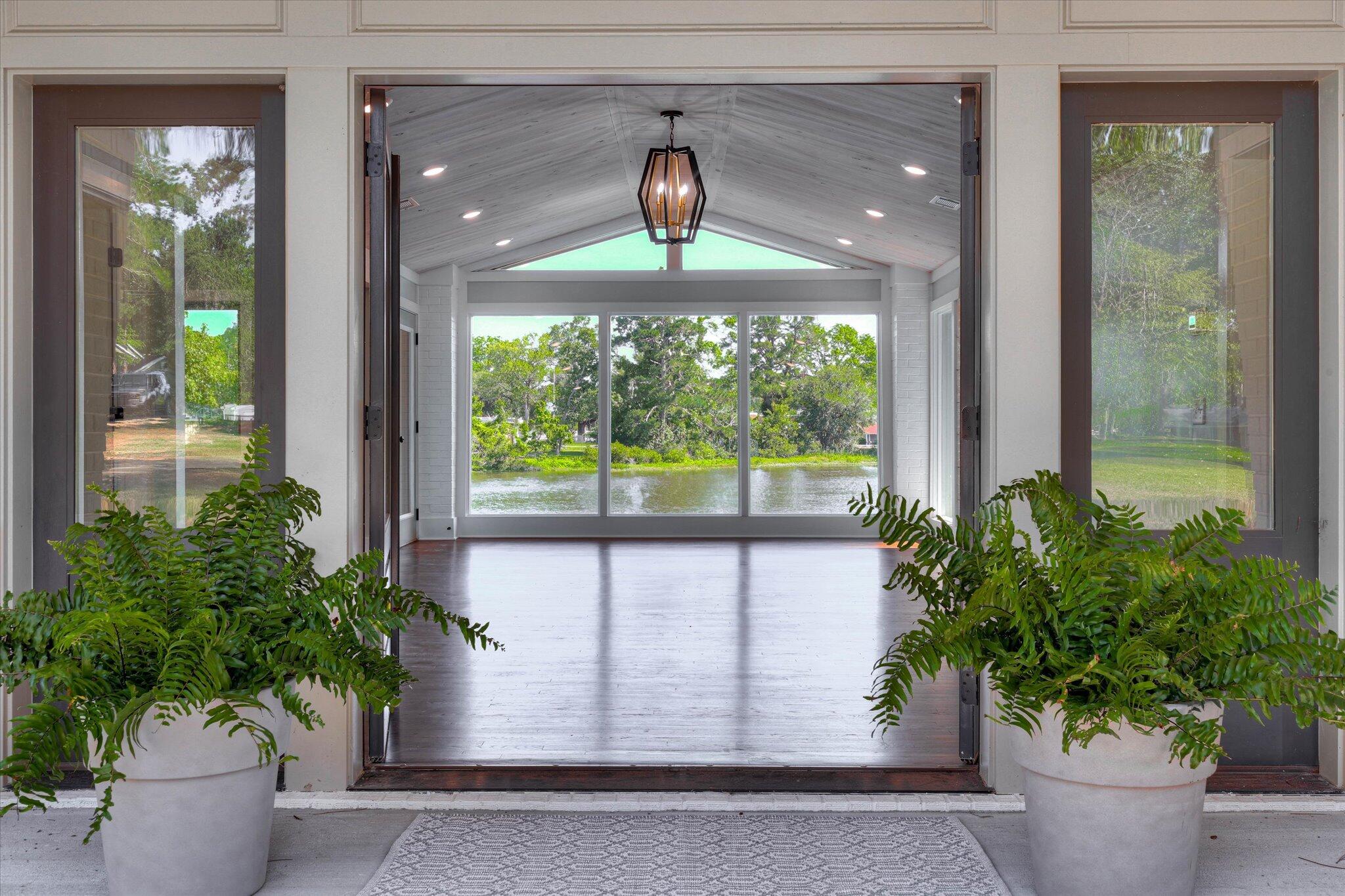 118 Lake Bluff Drive