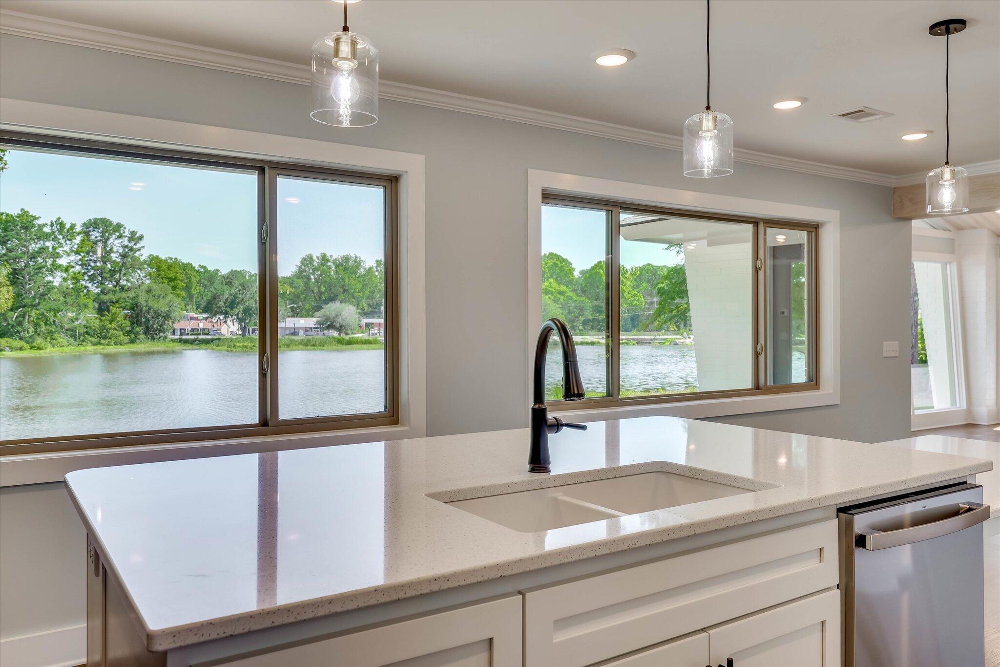 118 Lake Bluff Drive