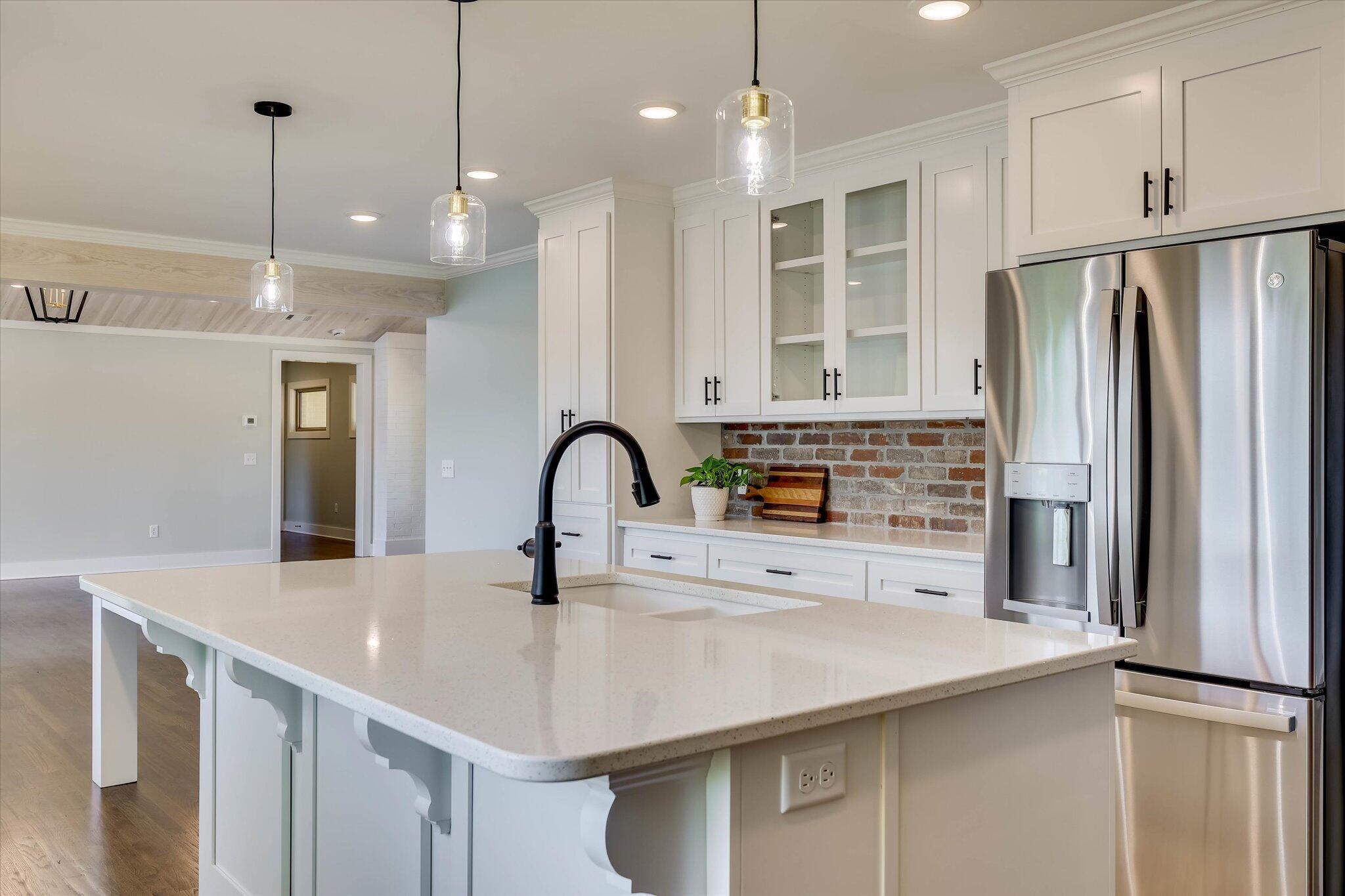 118 Lake Bluff Drive