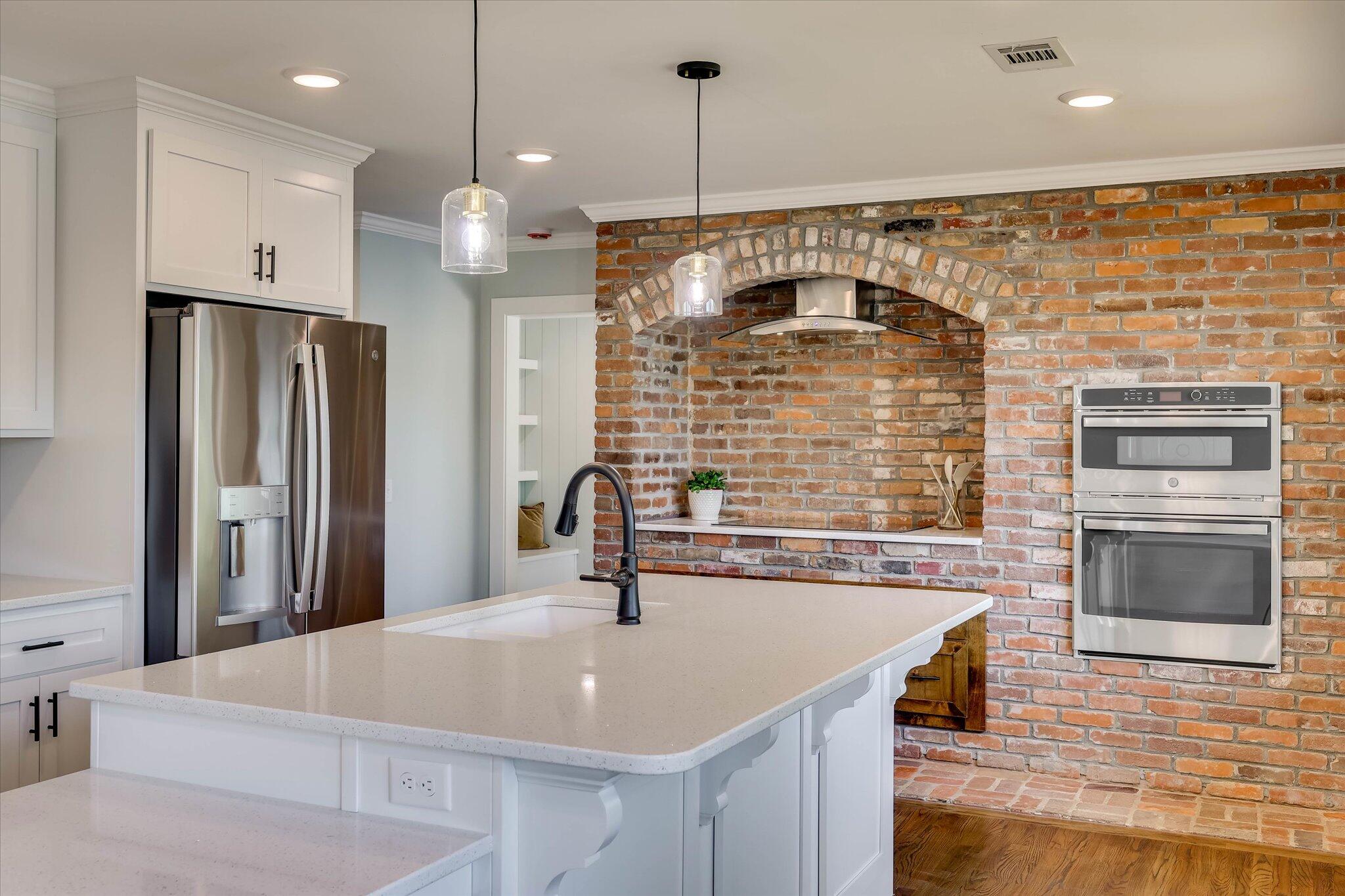 118 Lake Bluff Drive