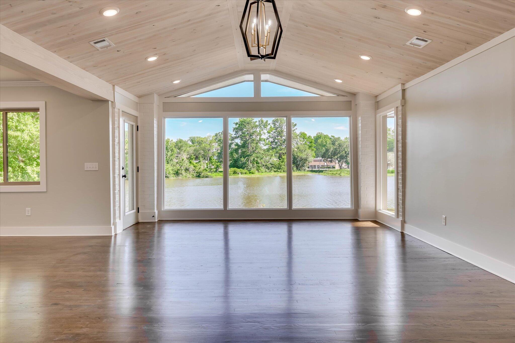 118 Lake Bluff Drive