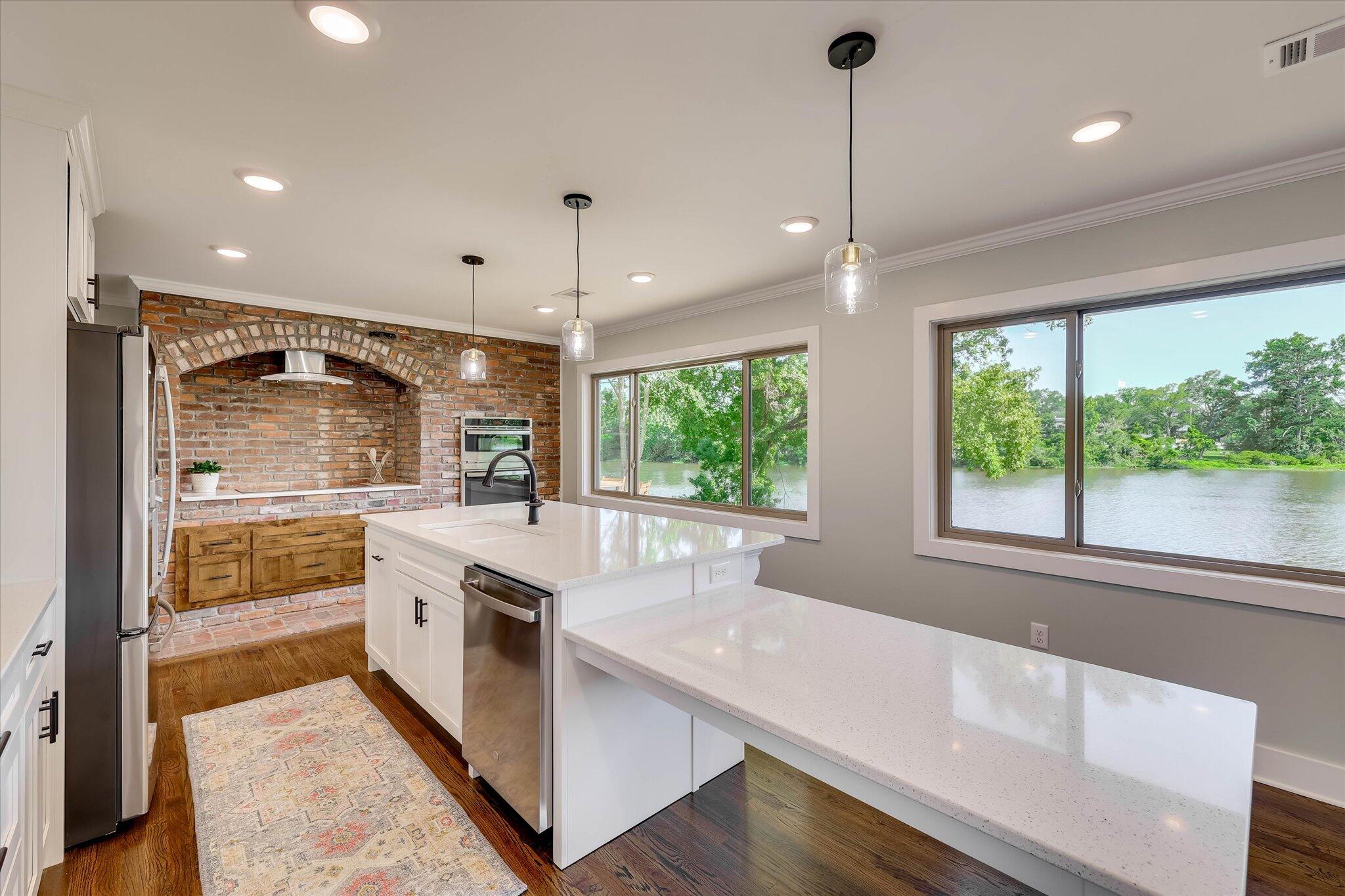 118 Lake Bluff Drive