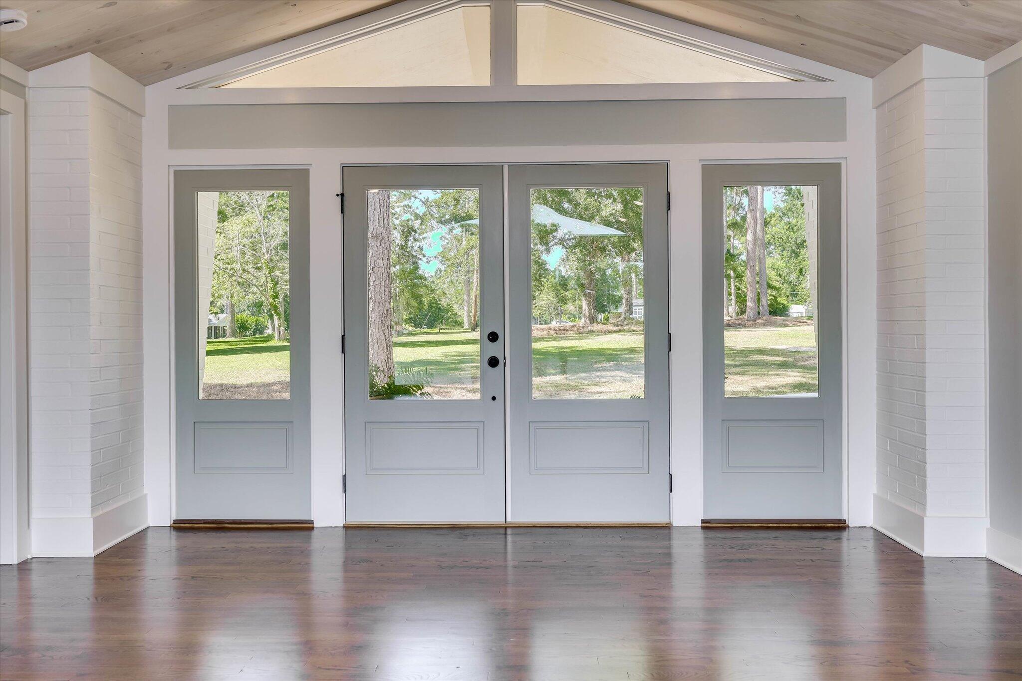 118 Lake Bluff Drive