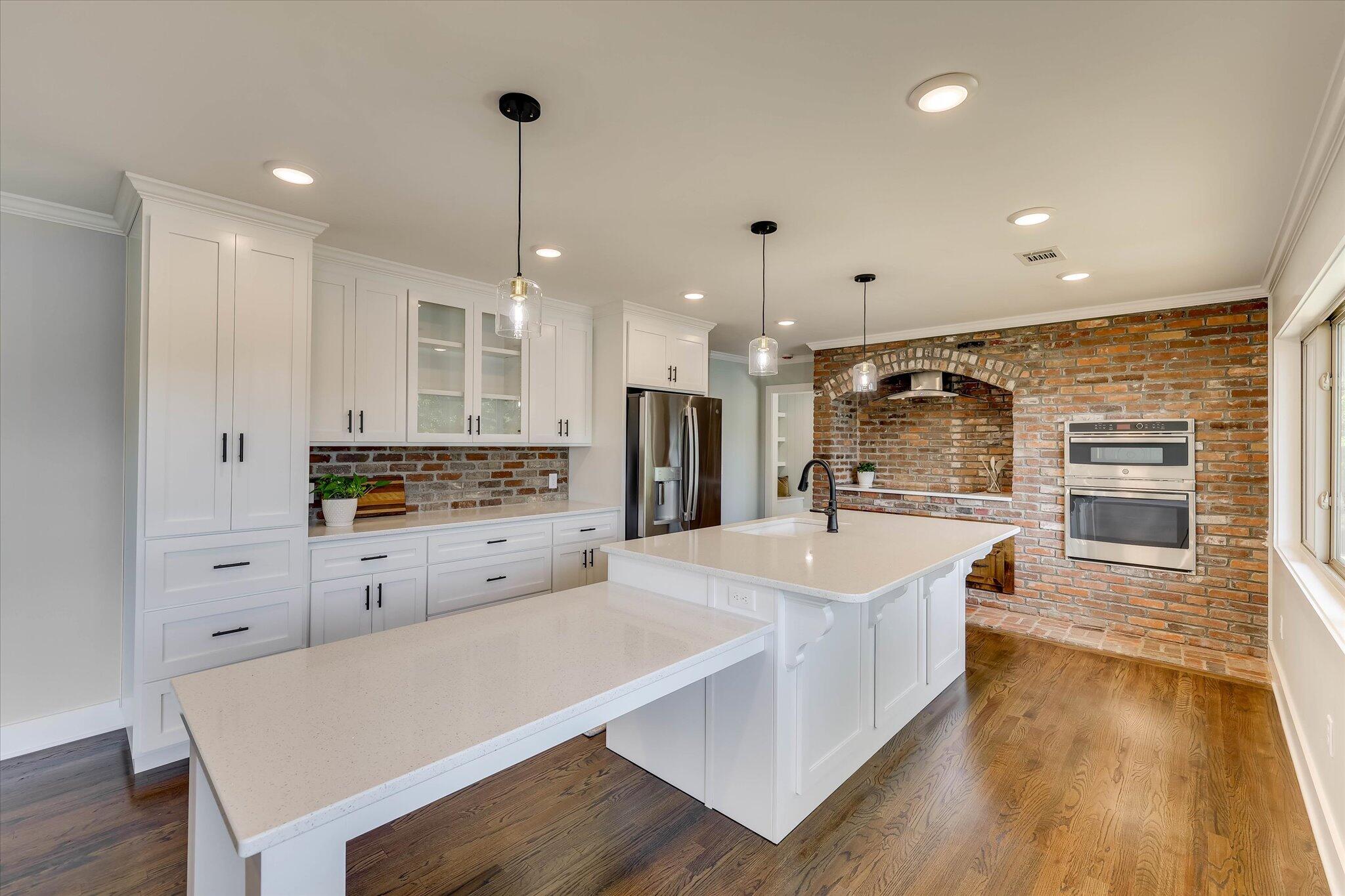 118 Lake Bluff Drive