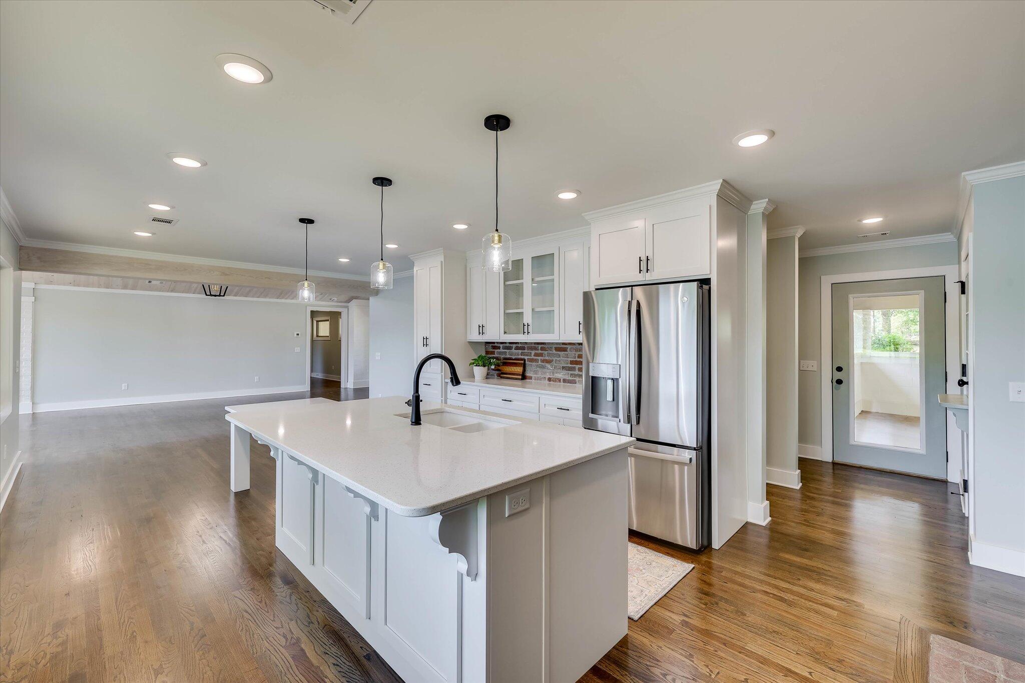 118 Lake Bluff Drive